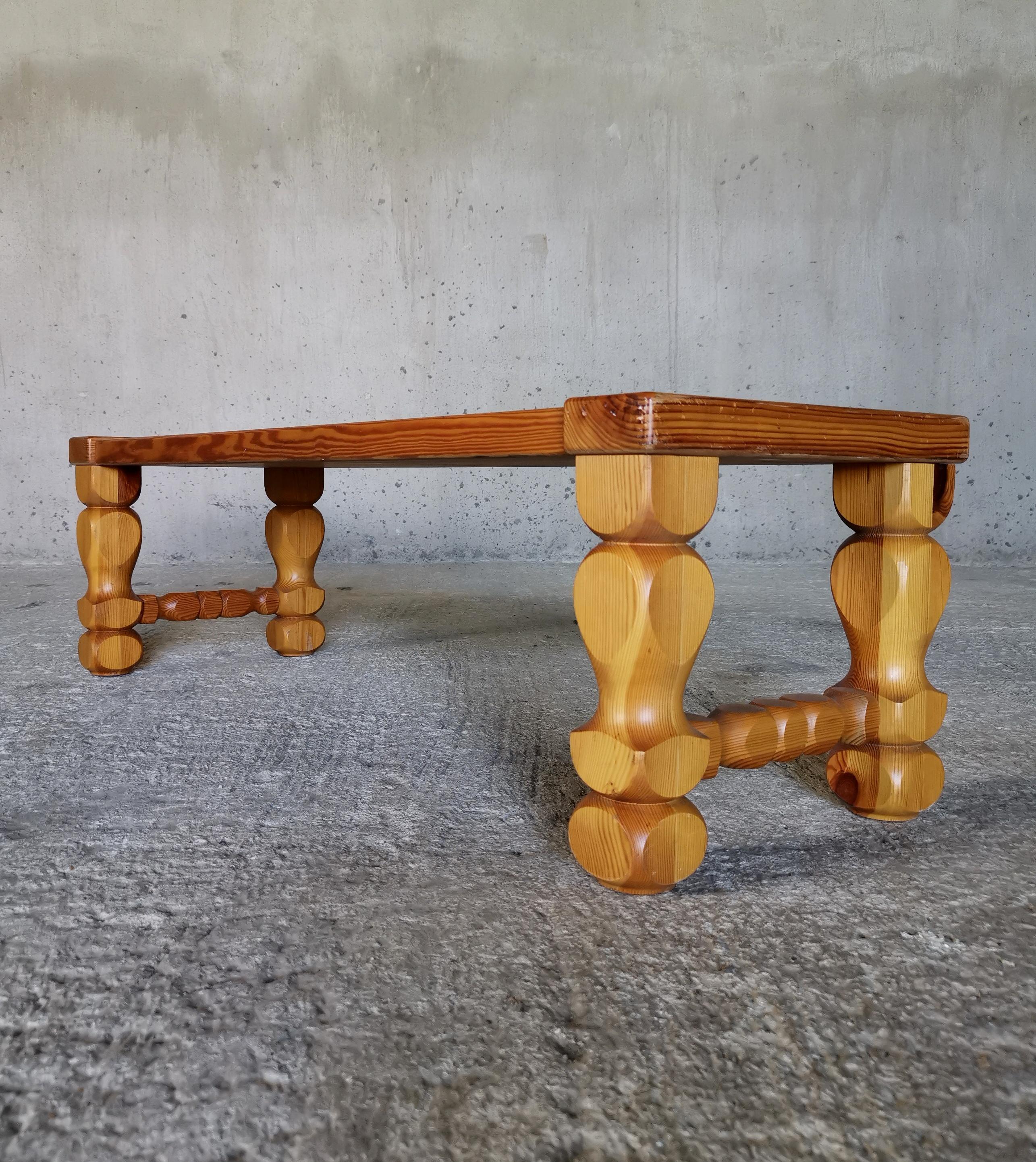 Table basse / banc de manière Henning Kjærnulf en pin massif d'Oregon. Danemark années 1960 en vente 1