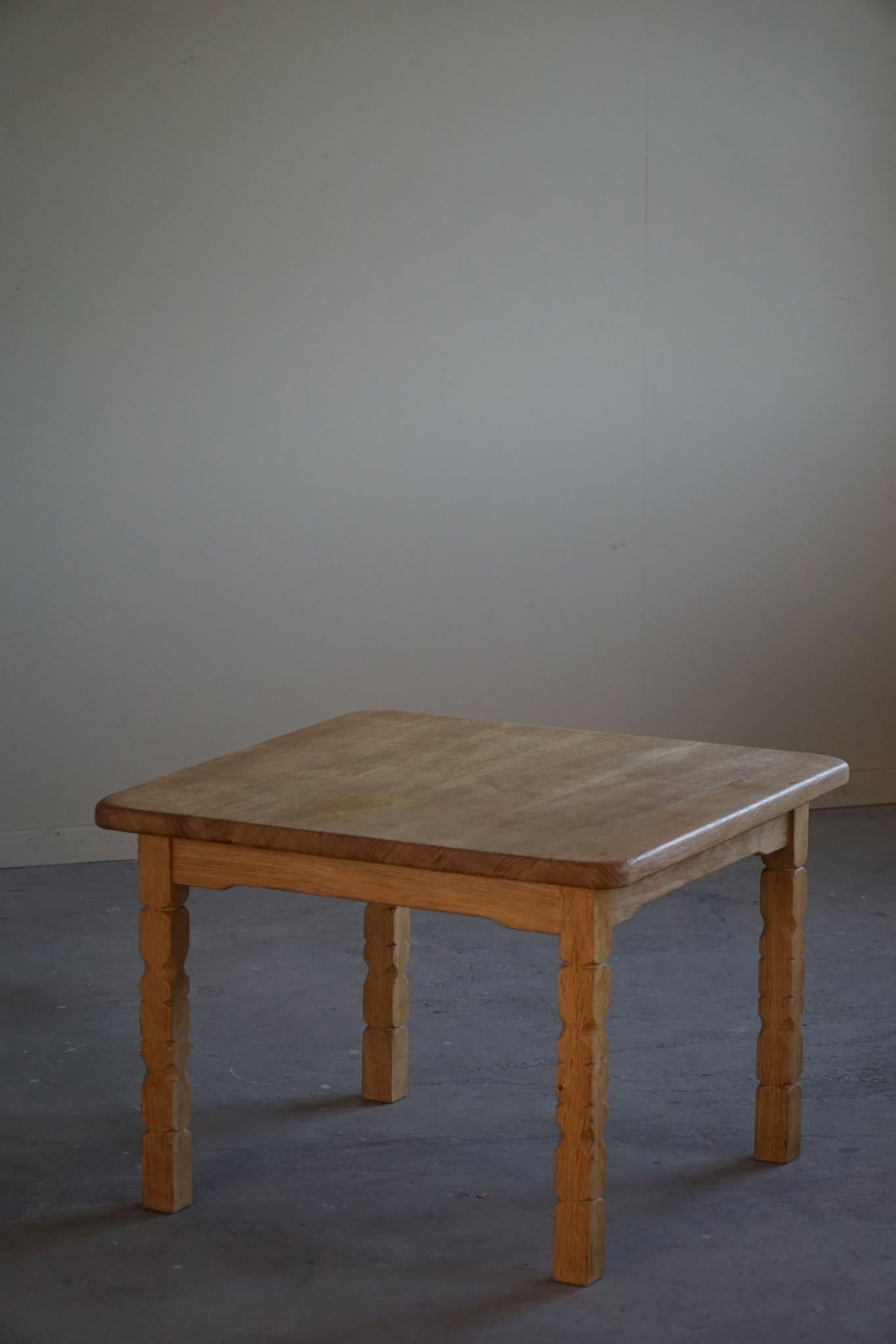 Danois Henning Kjærnulf, table basse danoise du milieu du siècle en Oak, fabriquée dans les années 1960 en vente