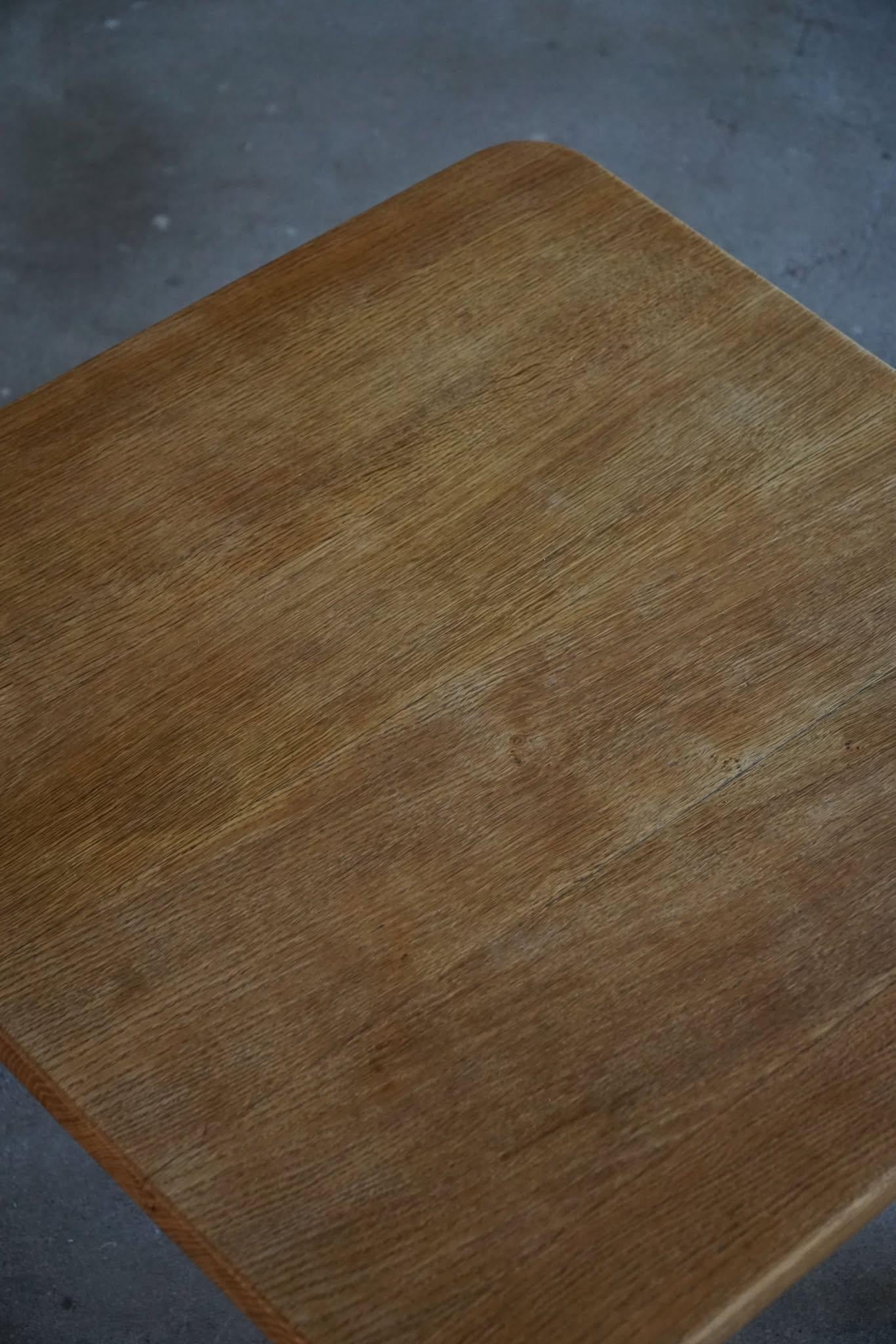 Henning Kjærnulf, table basse danoise du milieu du siècle en Oak, fabriquée dans les années 1960 Bon état - En vente à Odense, DK