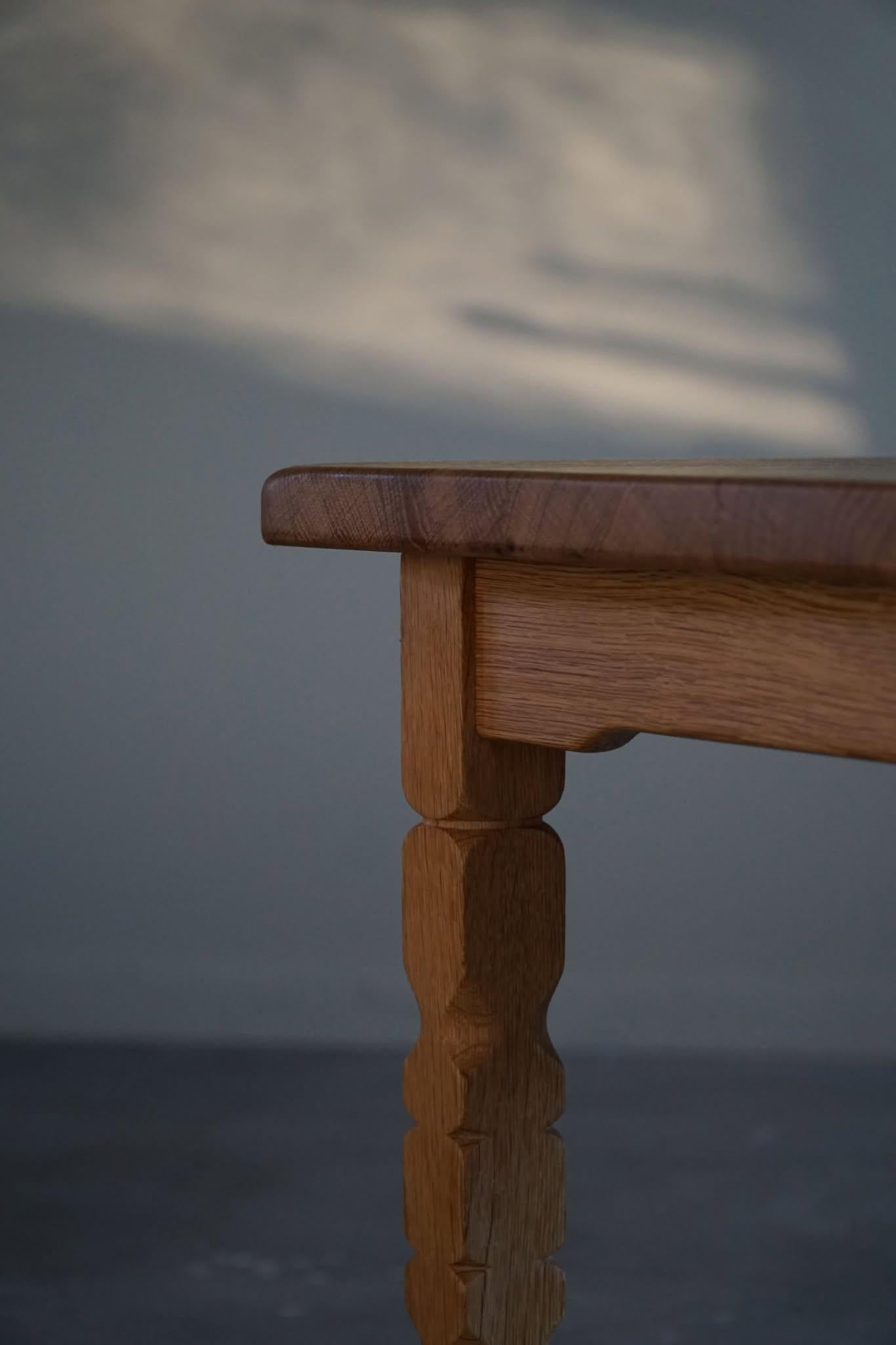 20ième siècle Henning Kjærnulf, table basse danoise du milieu du siècle en Oak, fabriquée dans les années 1960 en vente