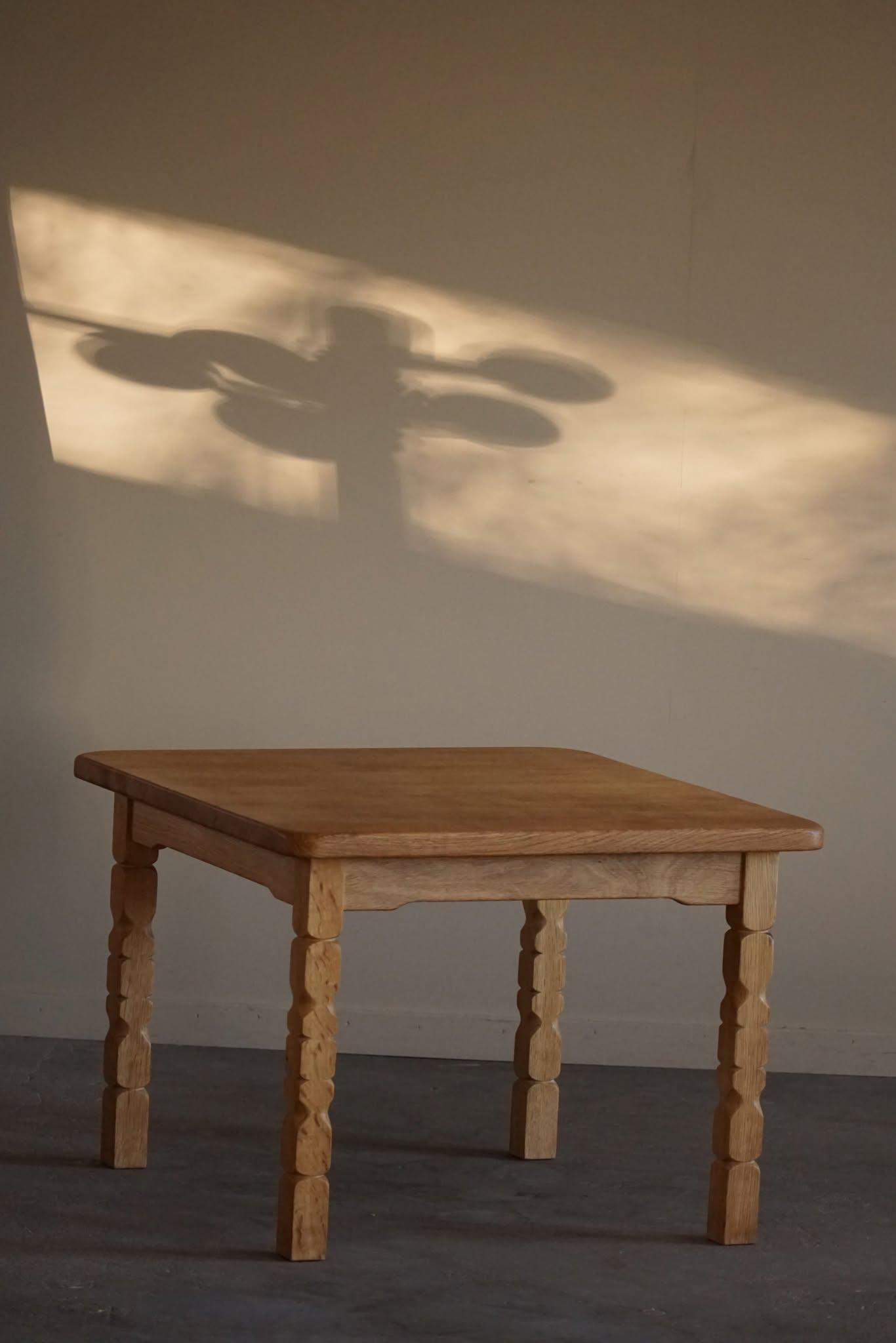 Chêne Henning Kjærnulf, table basse danoise du milieu du siècle en Oak, fabriquée dans les années 1960 en vente