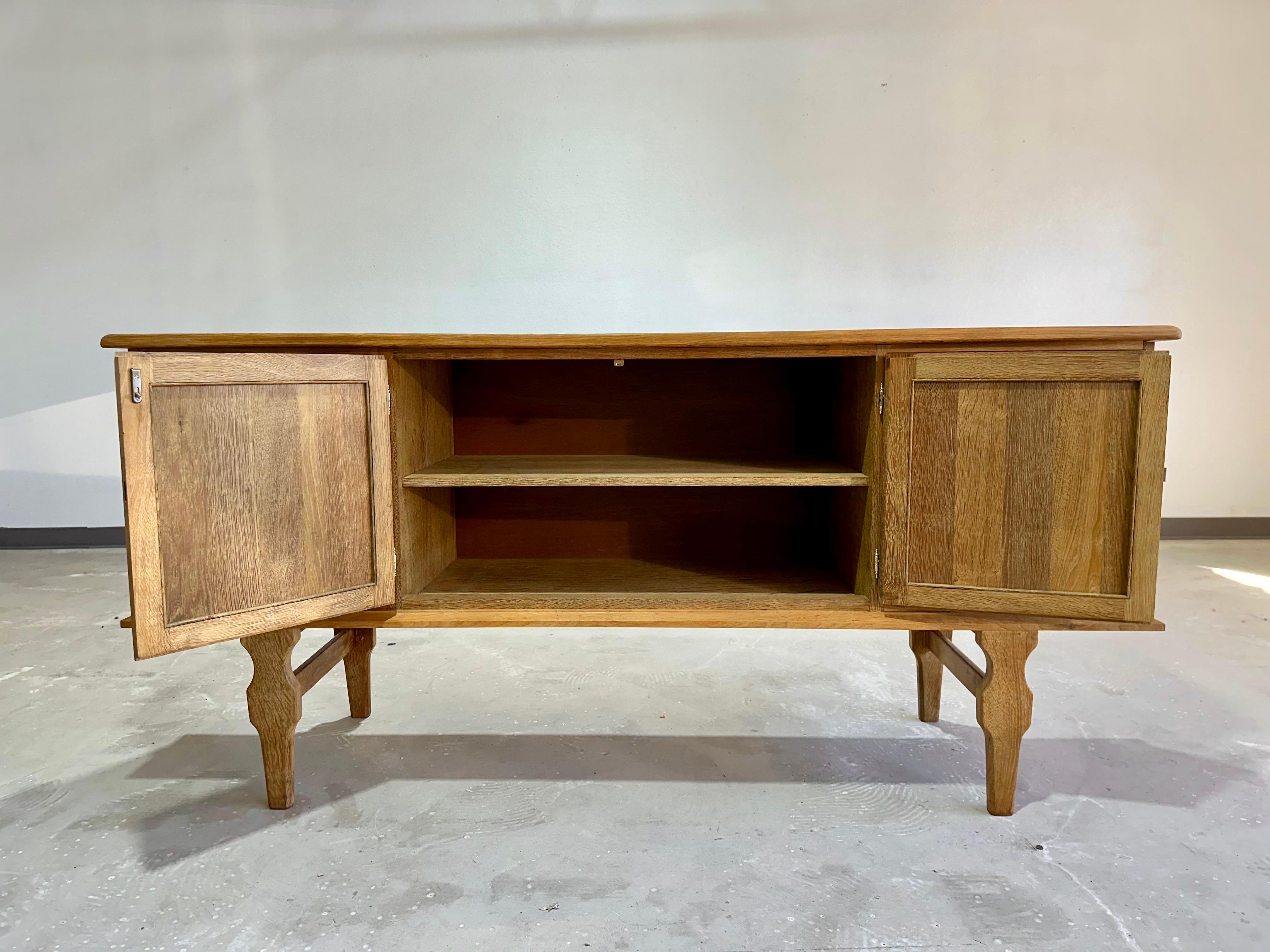 Henning Kjaernulf Mid Century Danish Oak Brutalist Credenza In Good Condition In Lutz, FL