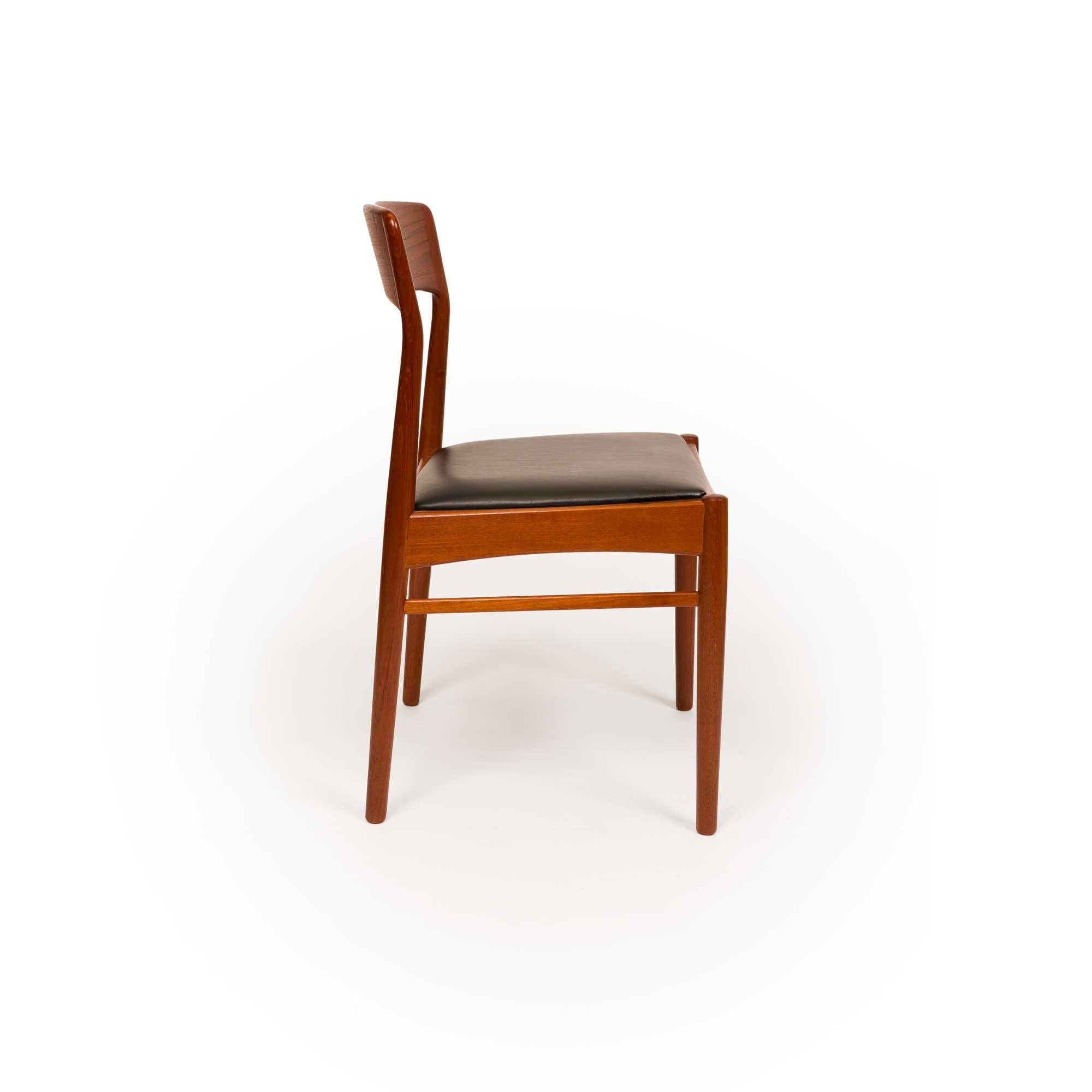 Henning Kjaernulf Model 26 Dining Chairs for Korup Stolefabrik, 1960s Set of Six In Good Condition For Sale In Emeryville, CA