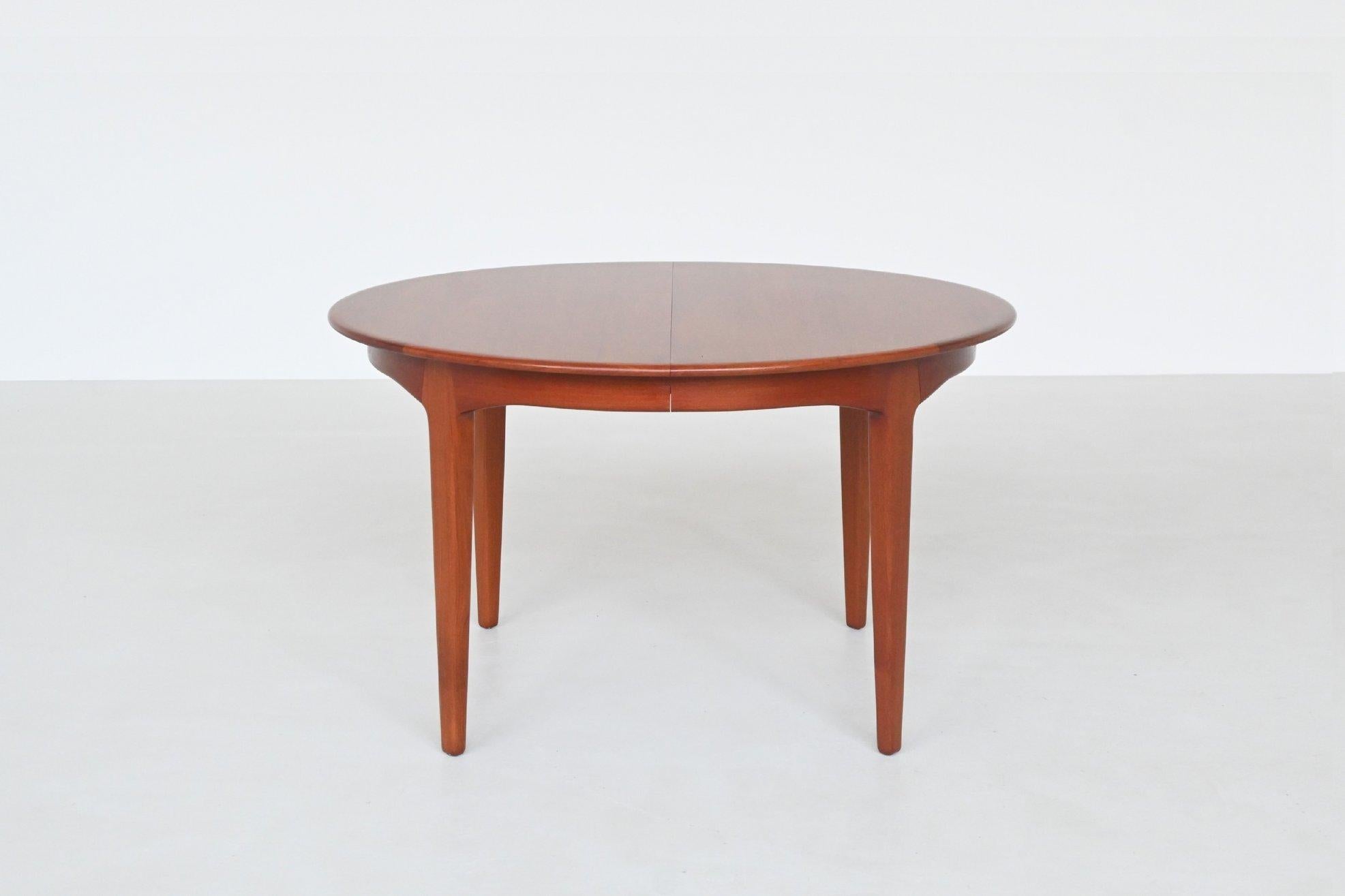 Henning Kjaernulf modelo 62 mesa de comedor teca Soro Stolefabrik Dinamarca 1958 en venta 9