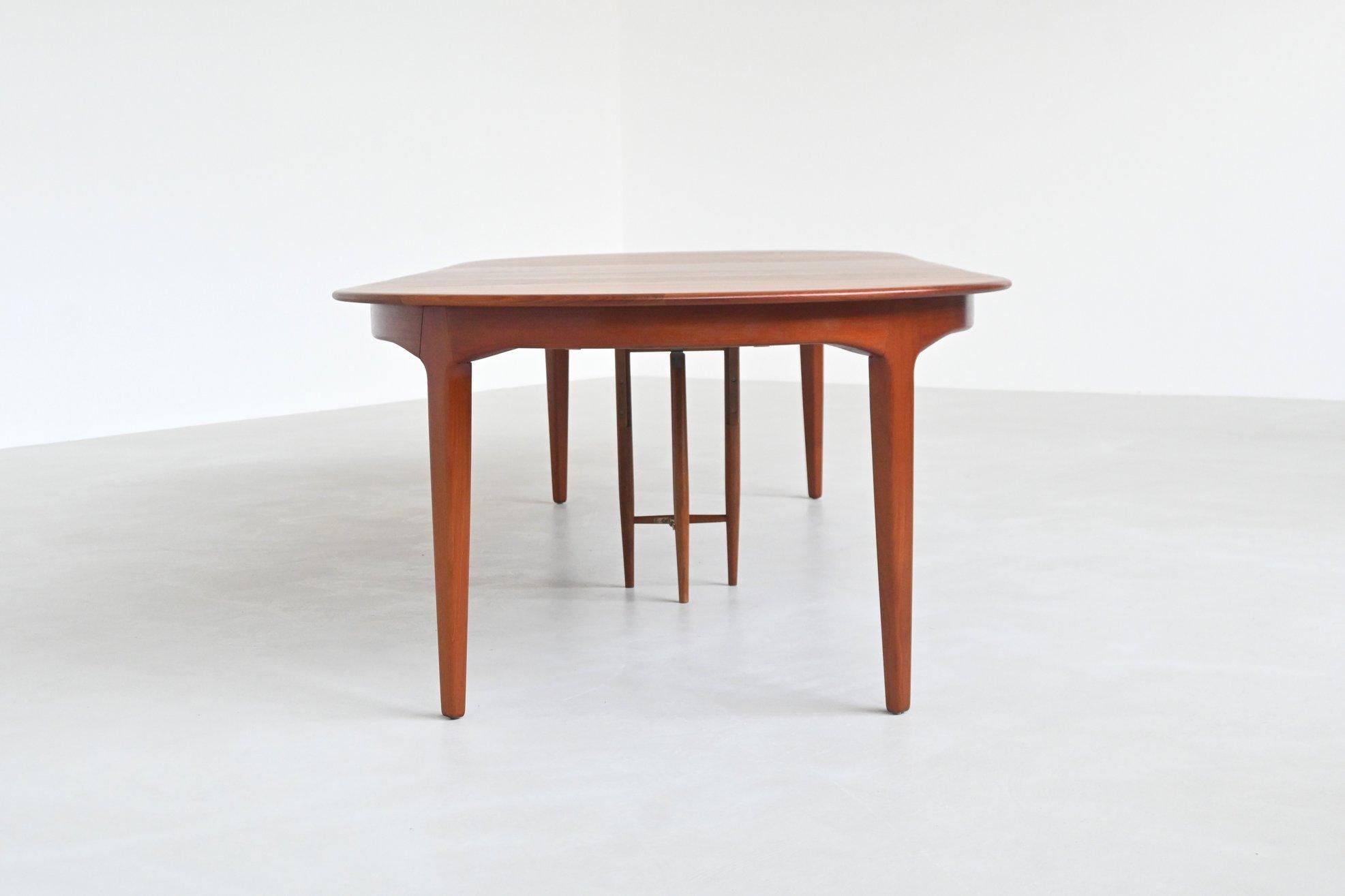 Henning Kjaernulf modelo 62 mesa de comedor teca Soro Stolefabrik Dinamarca 1958 Danés en venta