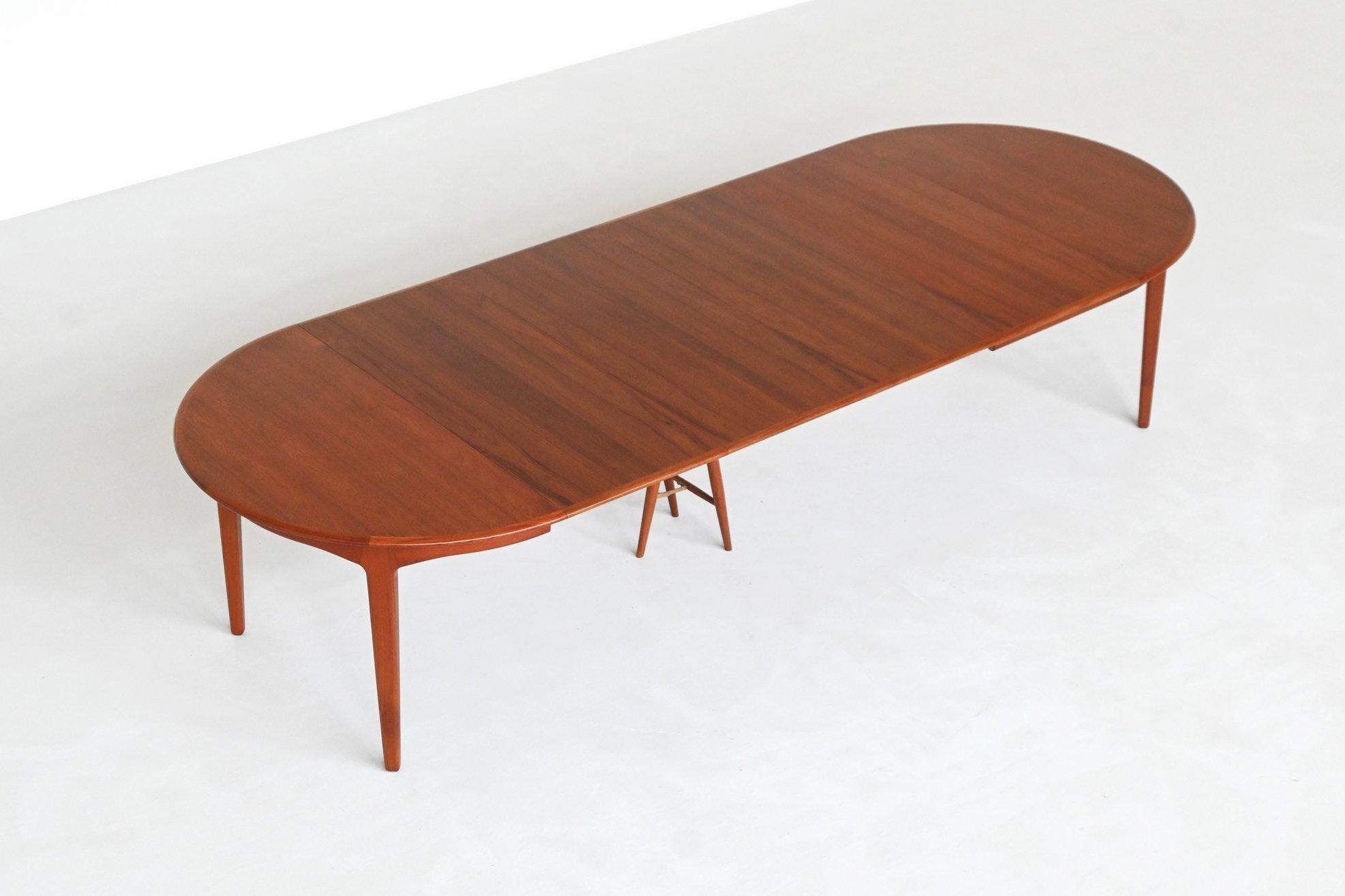 Henning Kjaernulf modelo 62 mesa de comedor teca Soro Stolefabrik Dinamarca 1958 mediados del siglo XX en venta
