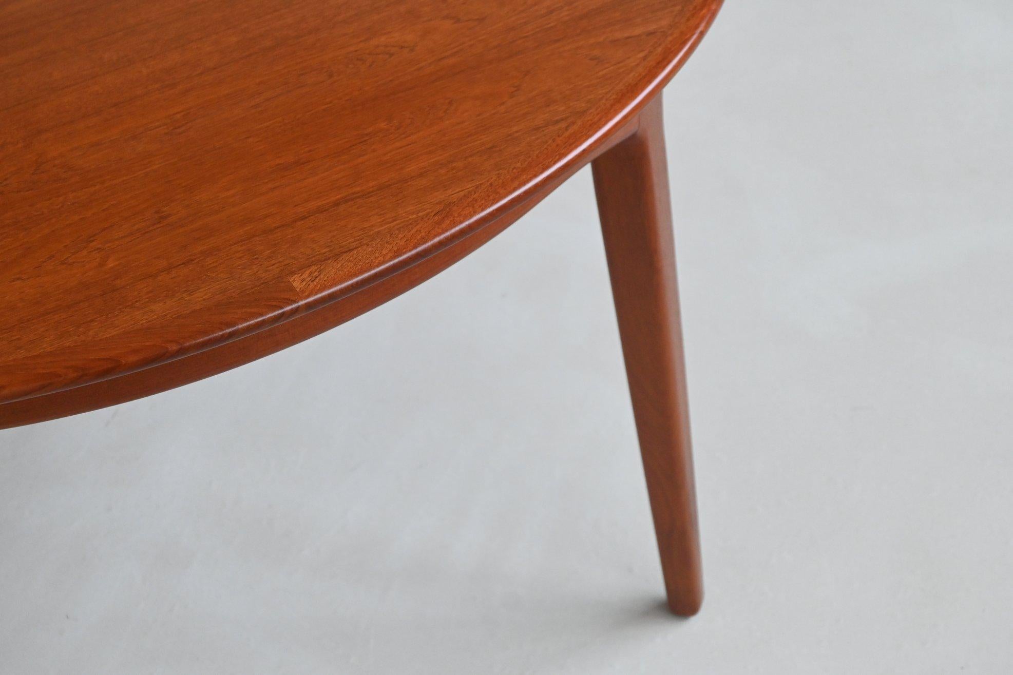 Henning Kjaernulf modelo 62 mesa de comedor teca Soro Stolefabrik Dinamarca 1958 en venta 1