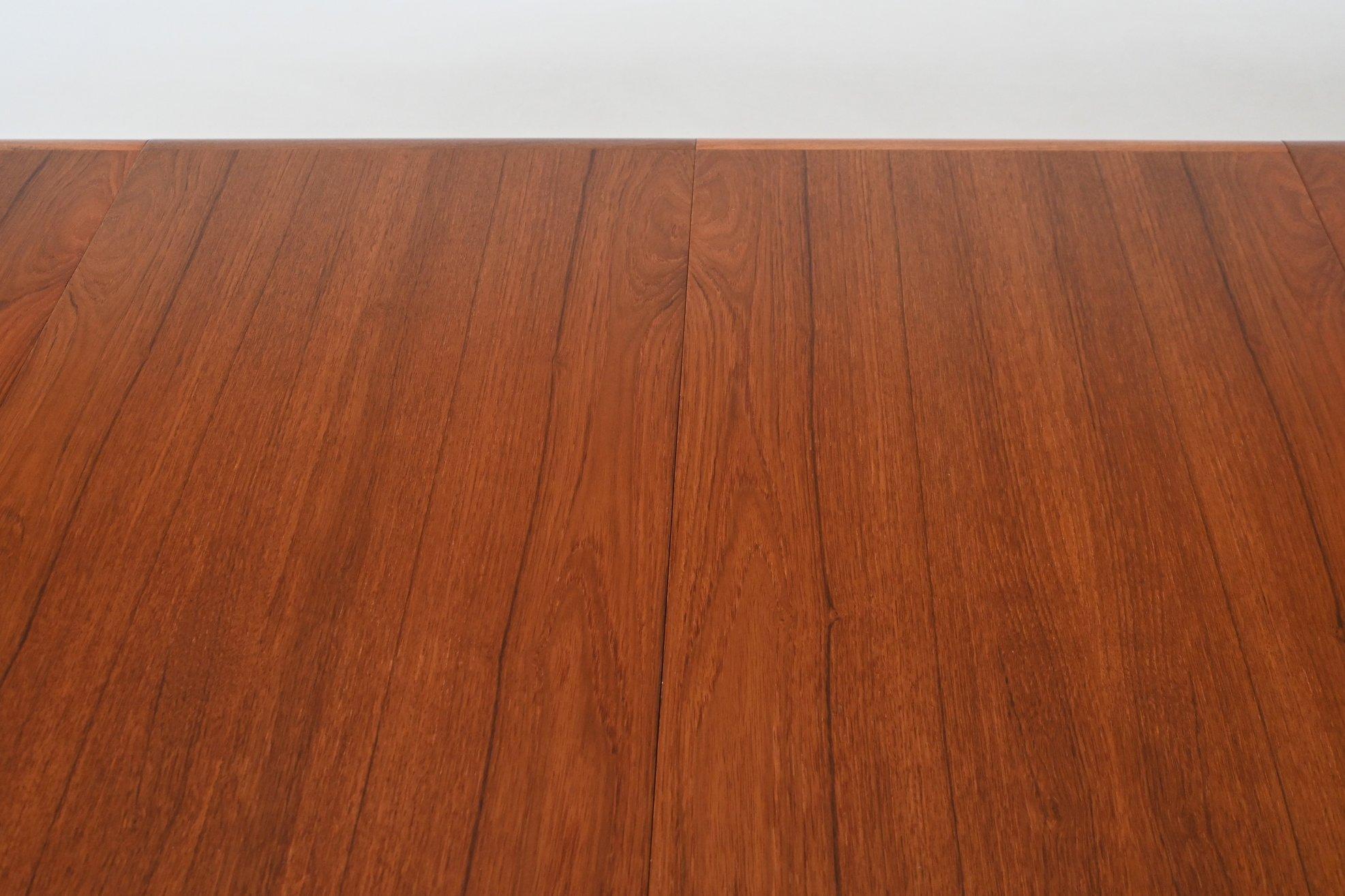 Henning Kjaernulf modelo 62 mesa de comedor teca Soro Stolefabrik Dinamarca 1958 en venta 2