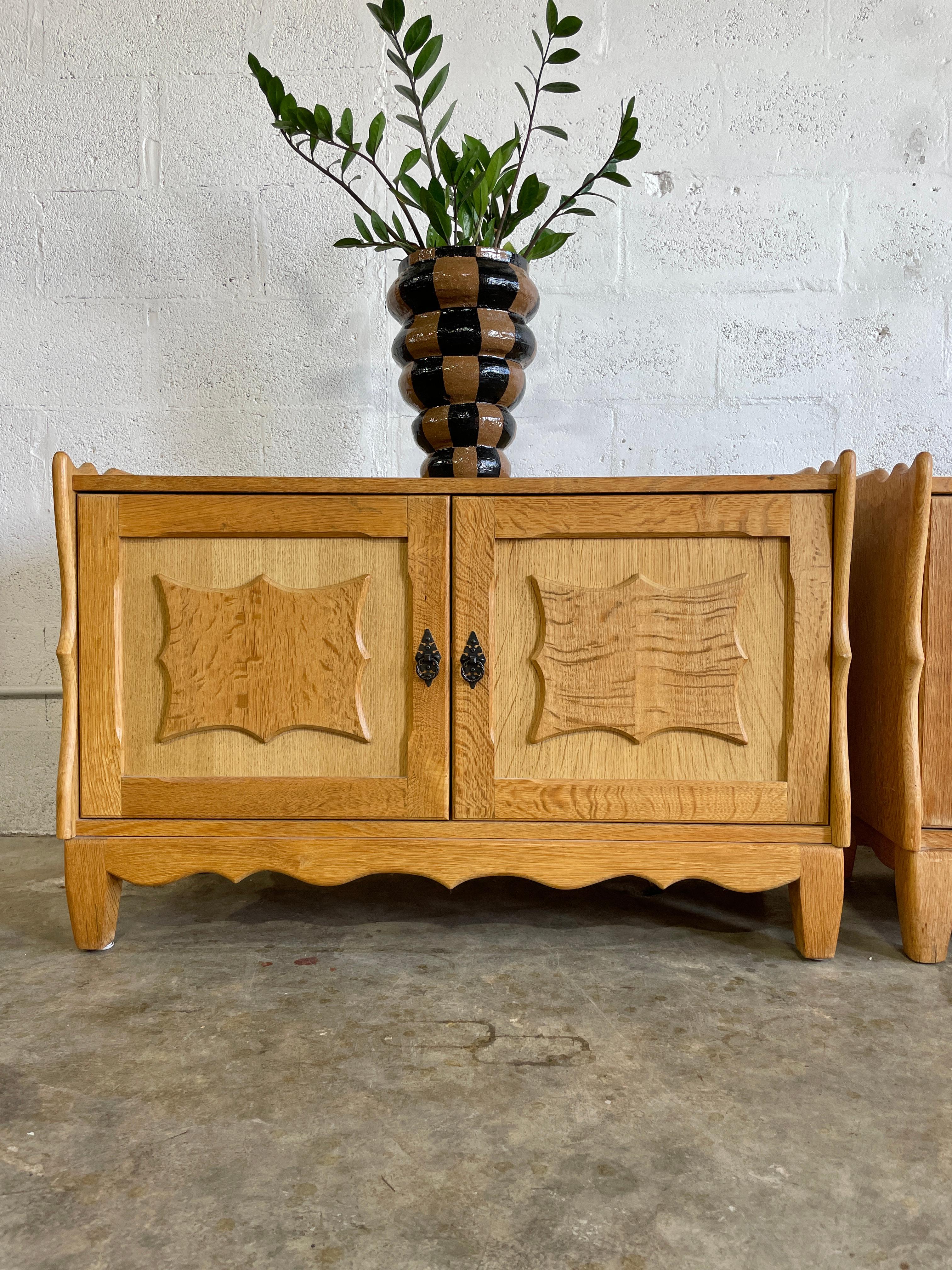 Tables d'appoint ou de chevet danoises brutalistes en Oak Kjaernulf en vente 1