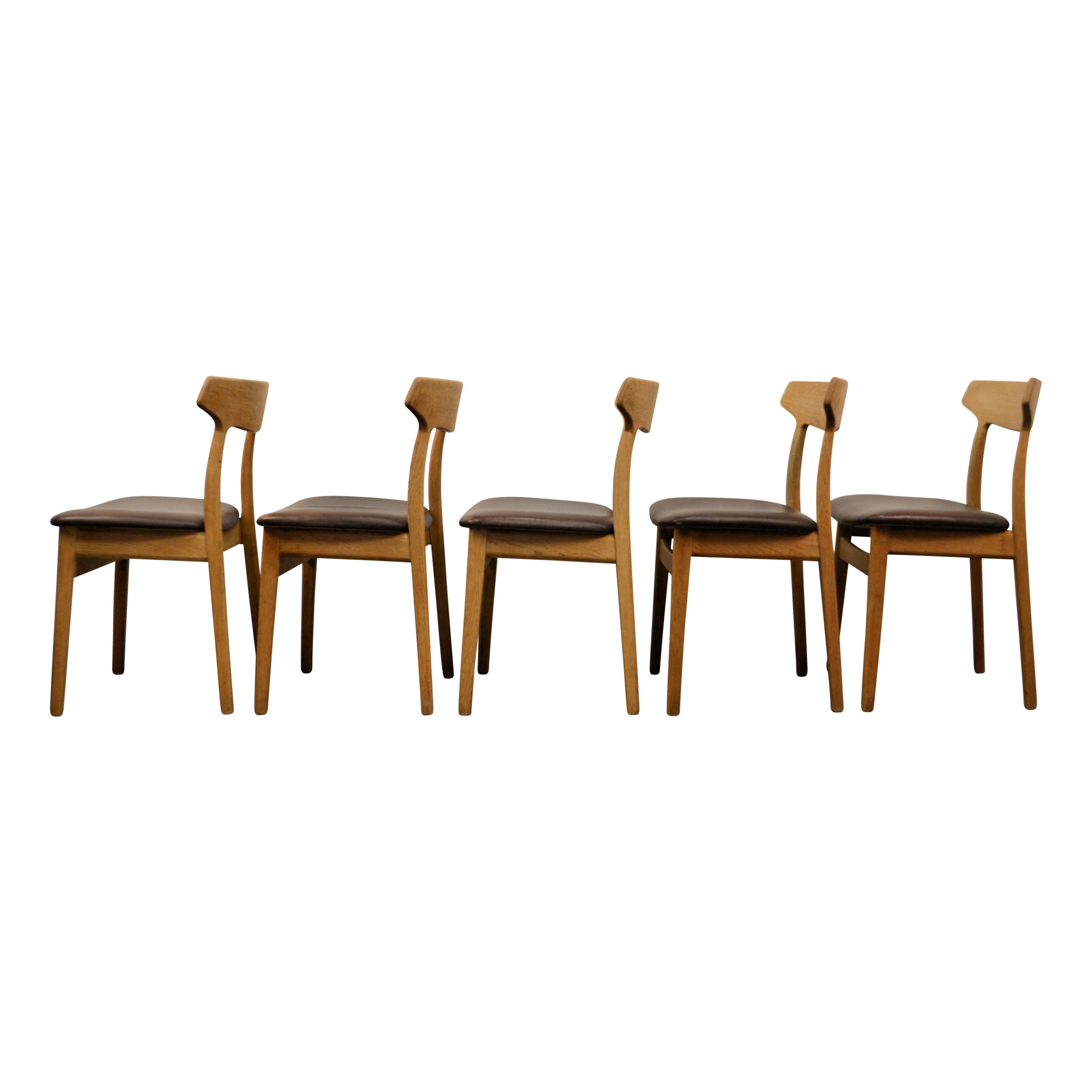 Henning Kjaernulf Oak Dining Chairs, Set of Five In Good Condition For Sale In Panningen, NL
