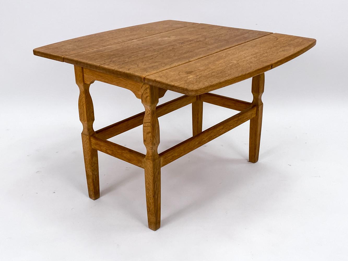 Henning Kjaernulf Oak Drop Leaf Side Table In Good Condition In Norwalk, CT