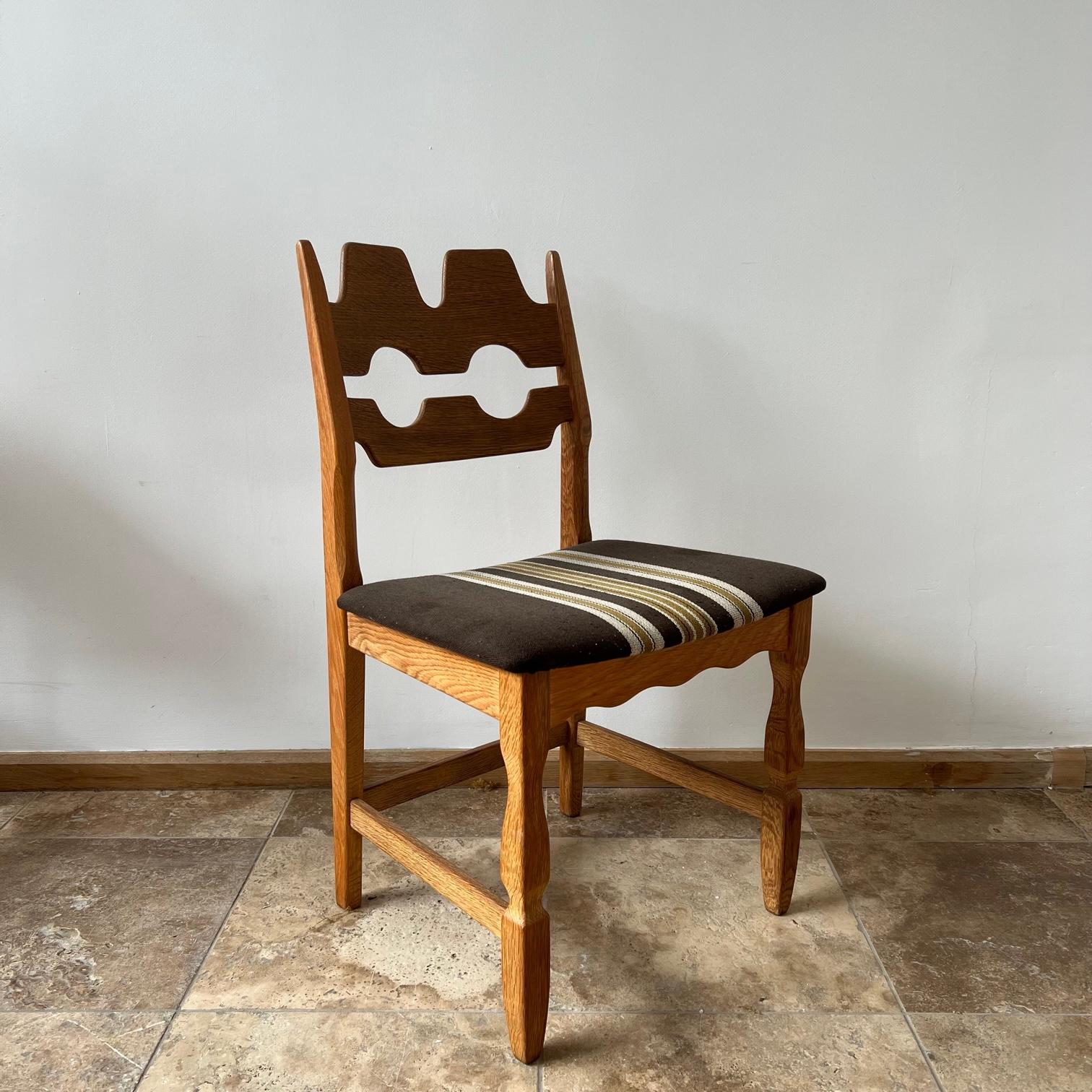 Henning Kjaernulf Oak Mid-Century Danish Dining Chairs, '6-12+' In Good Condition In London, GB