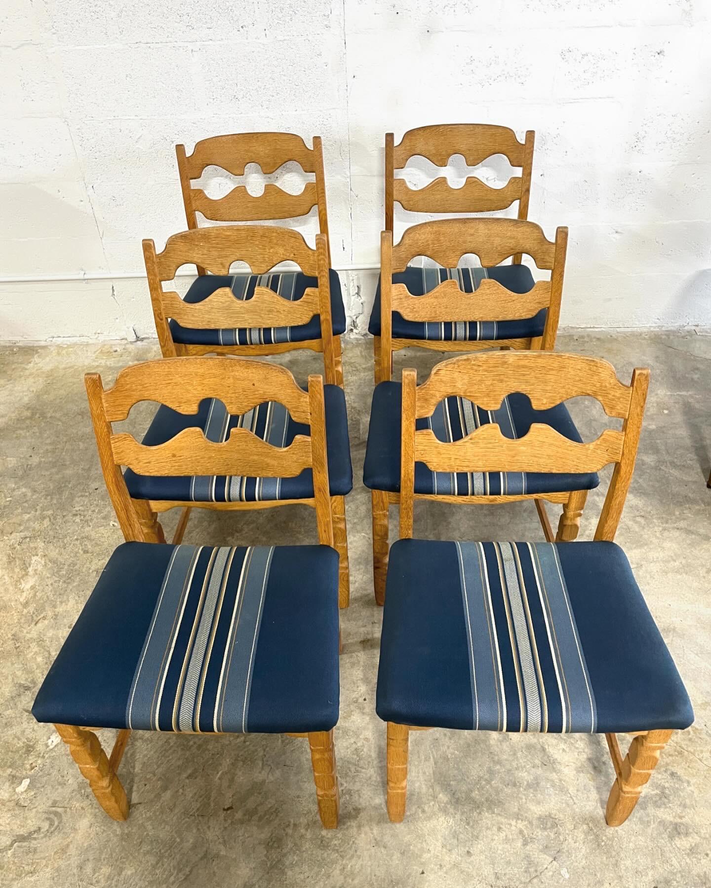 Henning Kjaernulf Oak Razorback Rustic Brutalist Danish Dining Chairs - set of 6 In Good Condition In Fort Lauderdale, FL