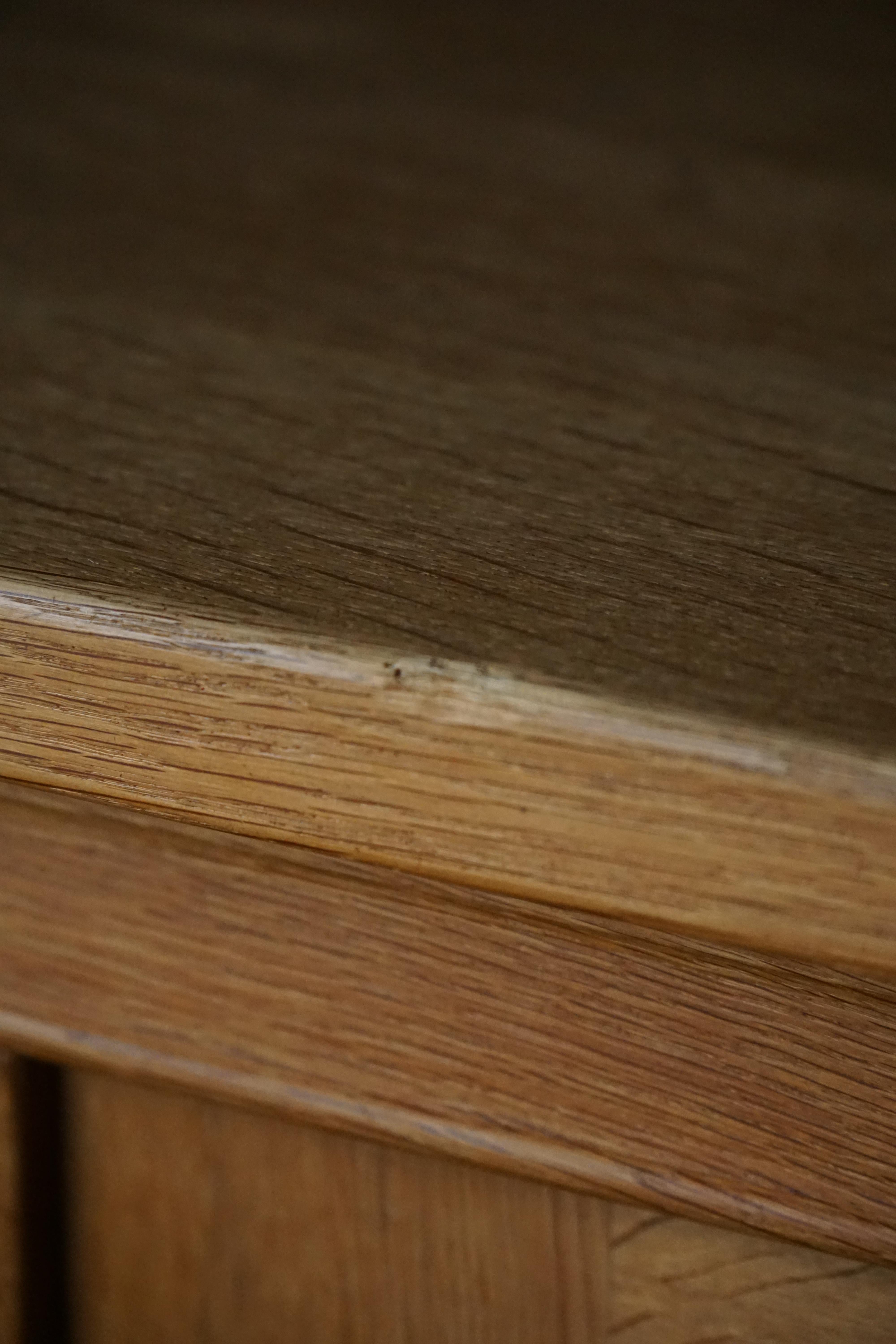 Henning Kjærnulf, Credenza in Oak, metà secolo danese, Nyrup Møbelfabrik, 1960s in vendita 5