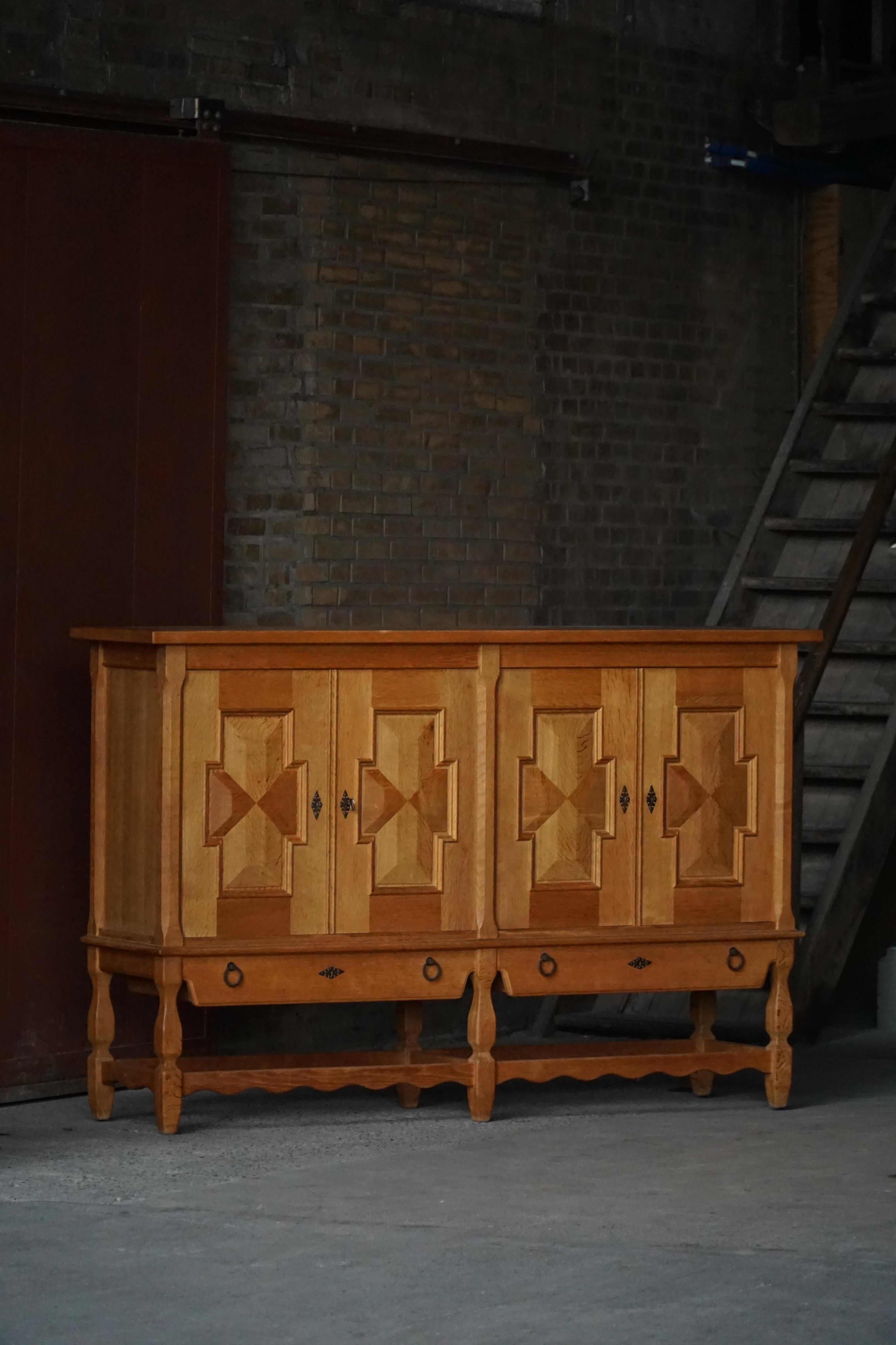 Danese Henning Kjærnulf, Credenza in Oak, metà secolo danese, Nyrup Møbelfabrik, 1960s in vendita