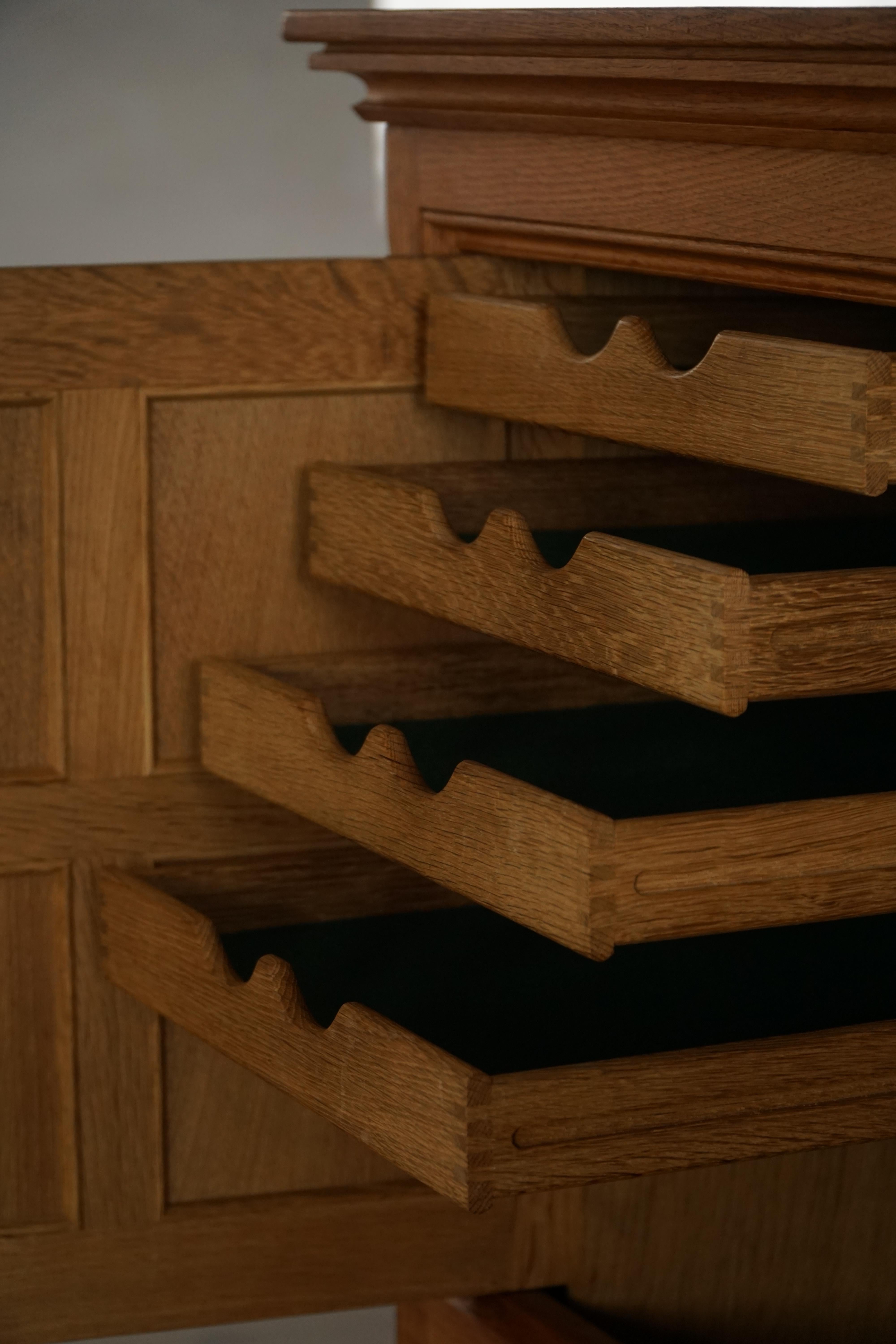 Henning Kjærnulf, Credenza in Oak, metà secolo danese, Nyrup Møbelfabrik, 1960s In condizioni buone in vendita a Odense, DK