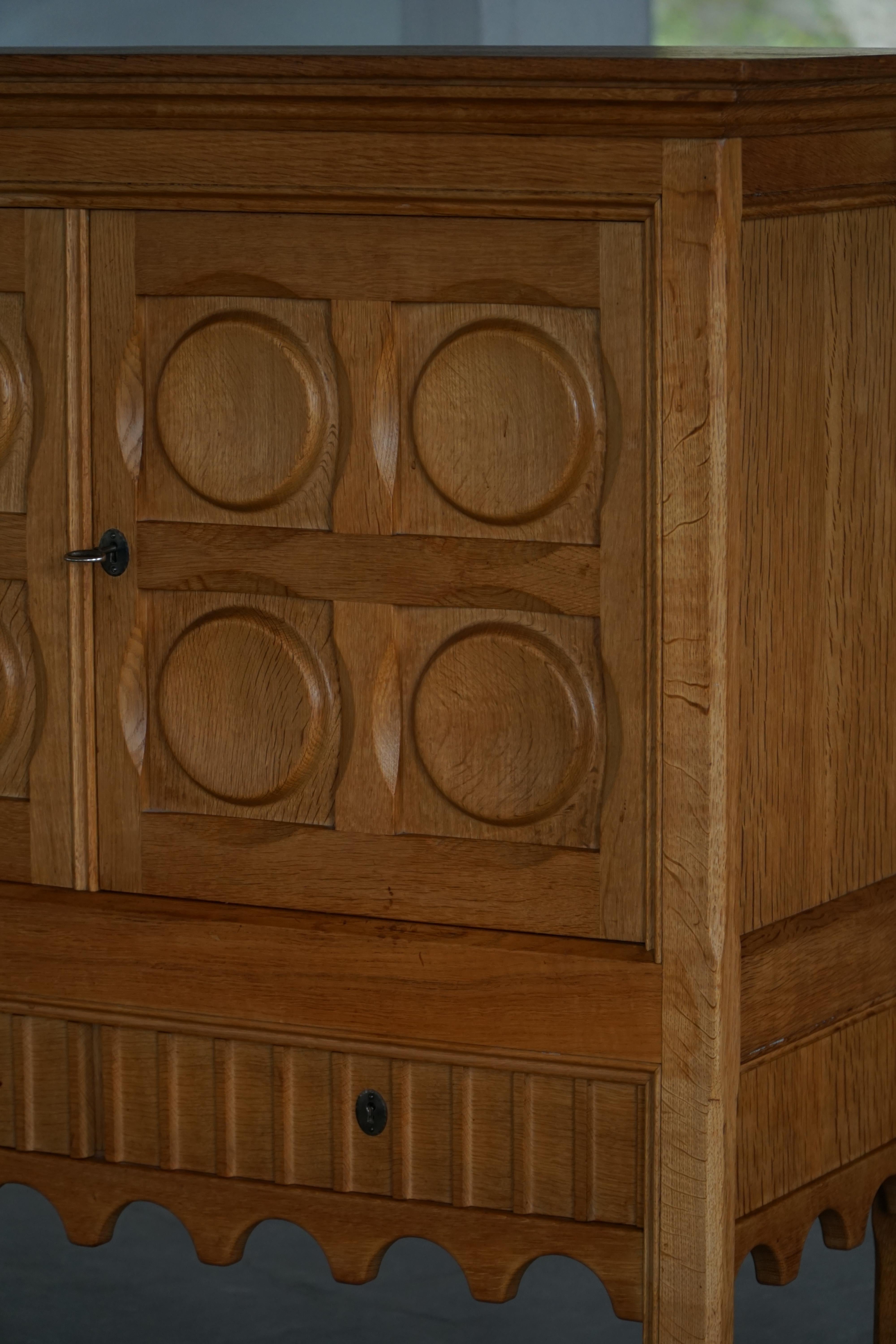 Henning Kjærnulf, Credenza in Oak, metà secolo danese, Nyrup Møbelfabrik, 1960s in vendita 1