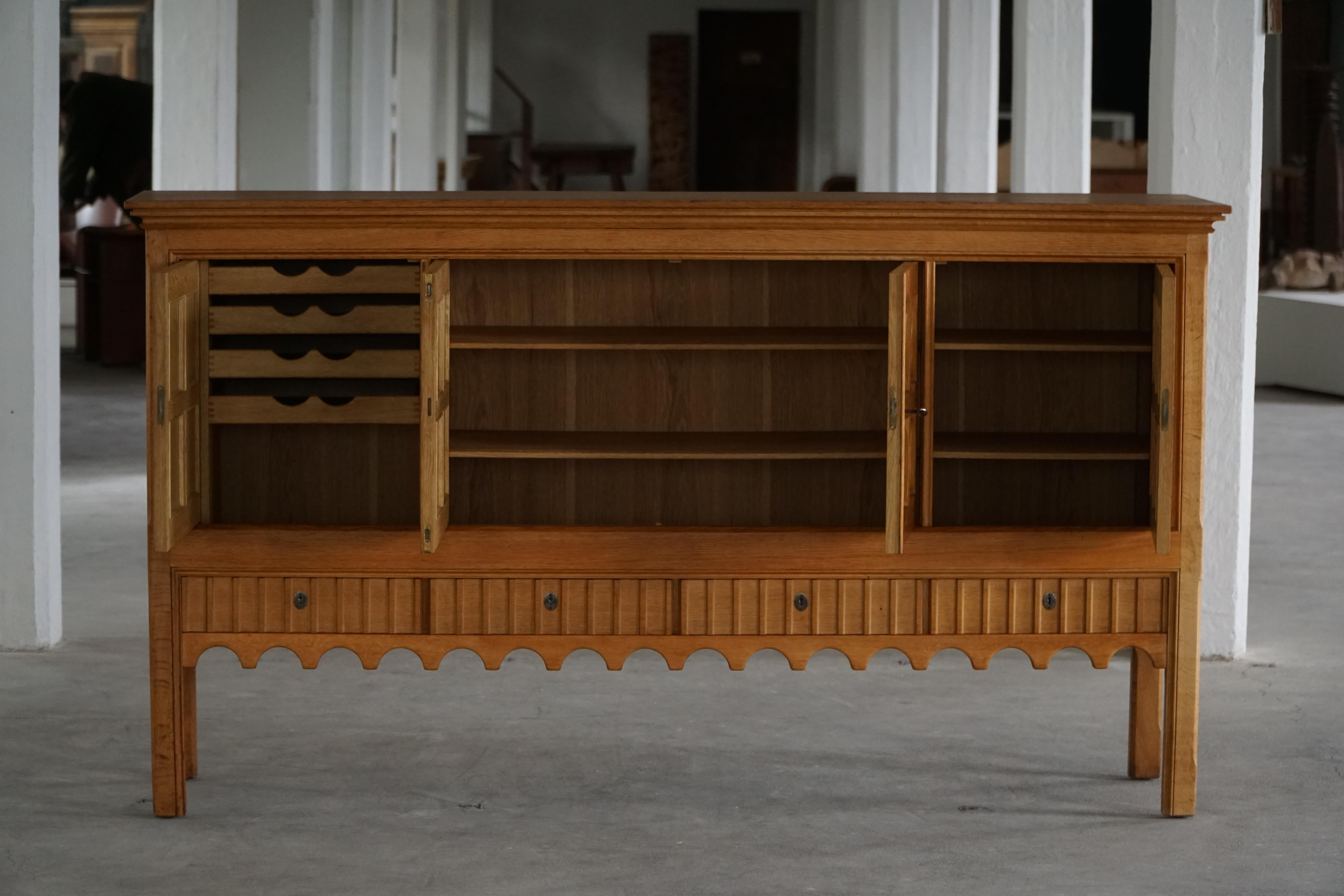 Henning Kjærnulf, Credenza in Oak, metà secolo danese, Nyrup Møbelfabrik, 1960s in vendita 2