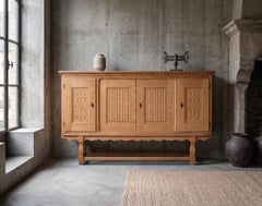 Credenza in rovere di Henning Kjærnulf per EG Møbler, Danimarca, anni ’60