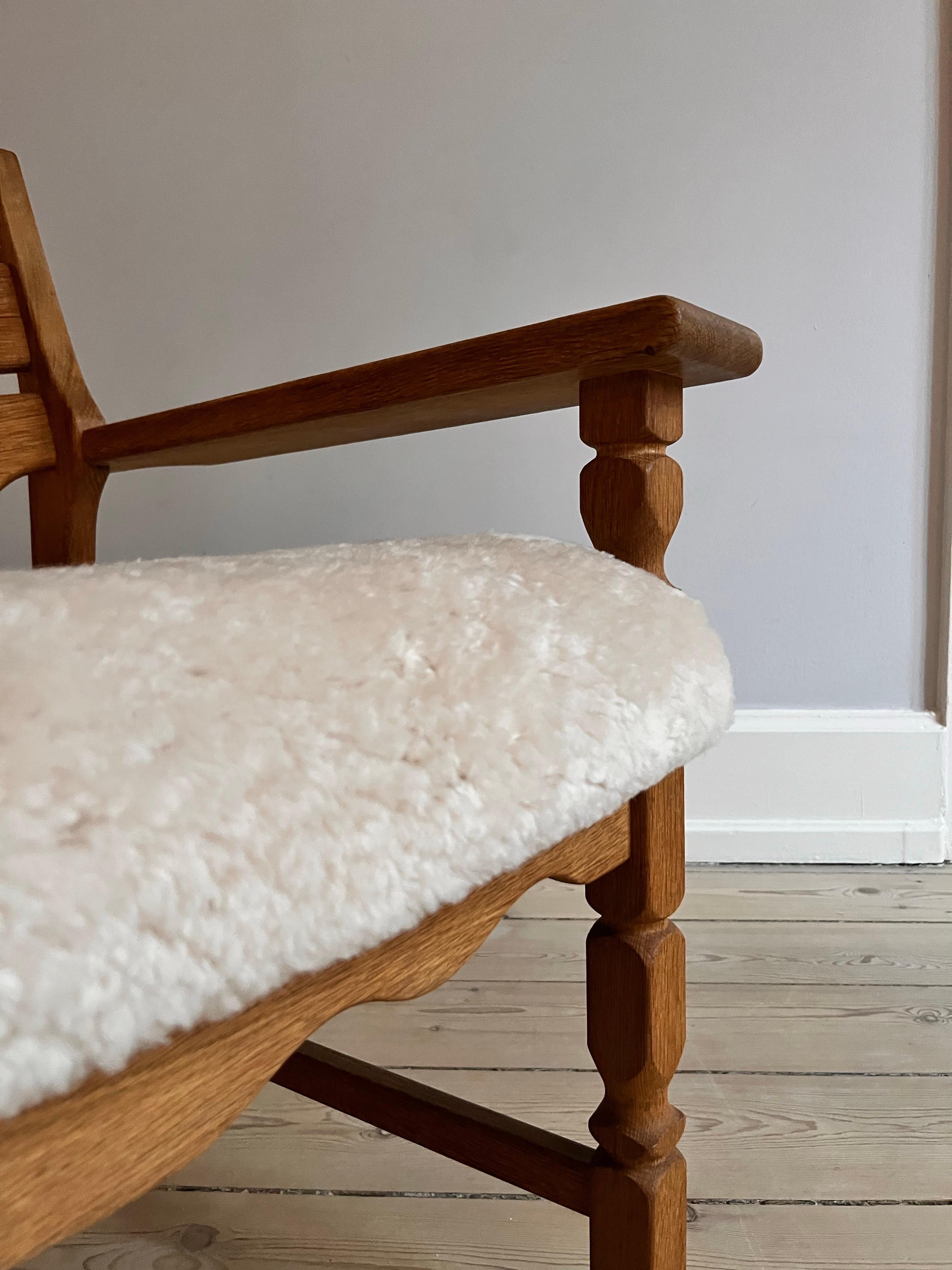 Henning Kjærnulf Razor Blade Lounge Chair, neu gepolstert mit weißem Lammfell. im Angebot 3