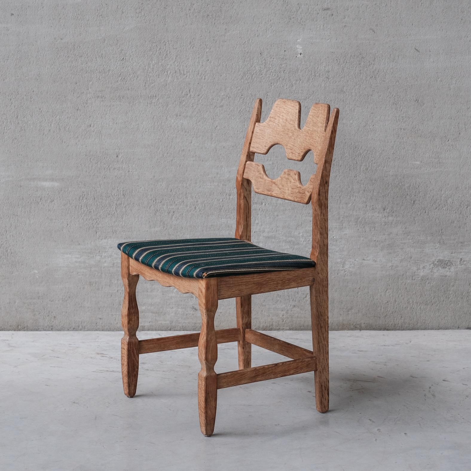 Oak dining chairs by Henning Kjaernulf. A set of six.

Denmark, circa 1960s.

'Razor back' or 'Razor blade' model.

Original patina and finish.

Original upholstery has been retained but want's updating, the fabric has signs of age. We can