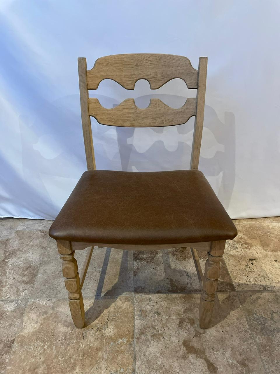 Oak dining chairs by Henning/Henry Kjaernulf.

Denmark, c1960s.

''Razor back'' or ''Razor blade'' model.

Generally good condition for the wood, some wear and scuffs commensurate with age.

New high quality brown leather available as per