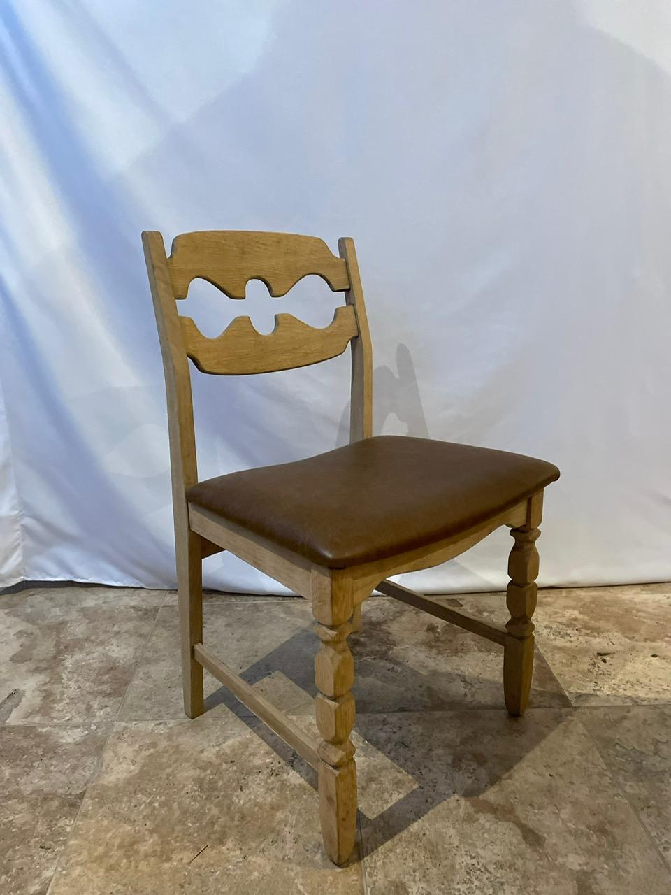 Milieu du XXe siècle Henning Kjaernulf Razor Oak Mid-Century Dining Chairs (Jusqu'à 8 disponibles) en vente