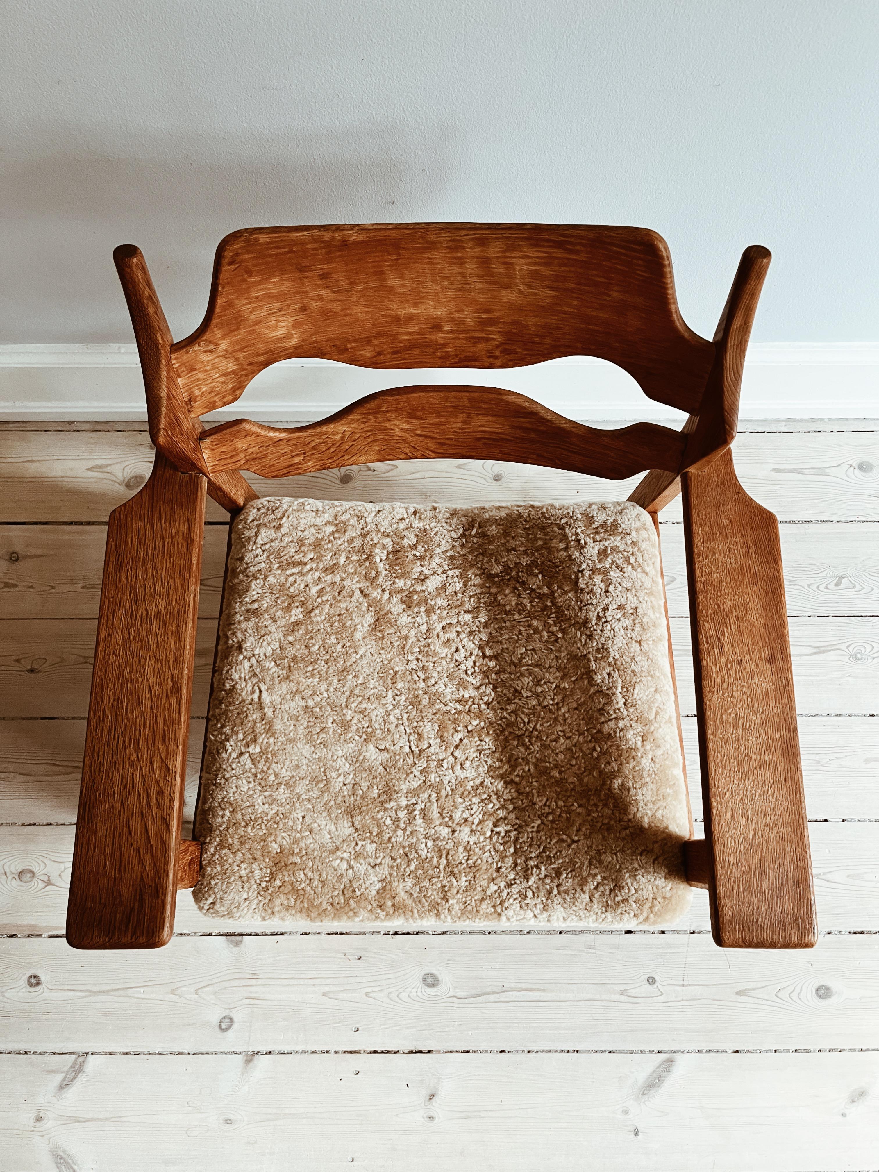 Henning Kjærnulf Razorblade lounge chair reupholstered in honey colored wool In Good Condition In Copenhagen, DK