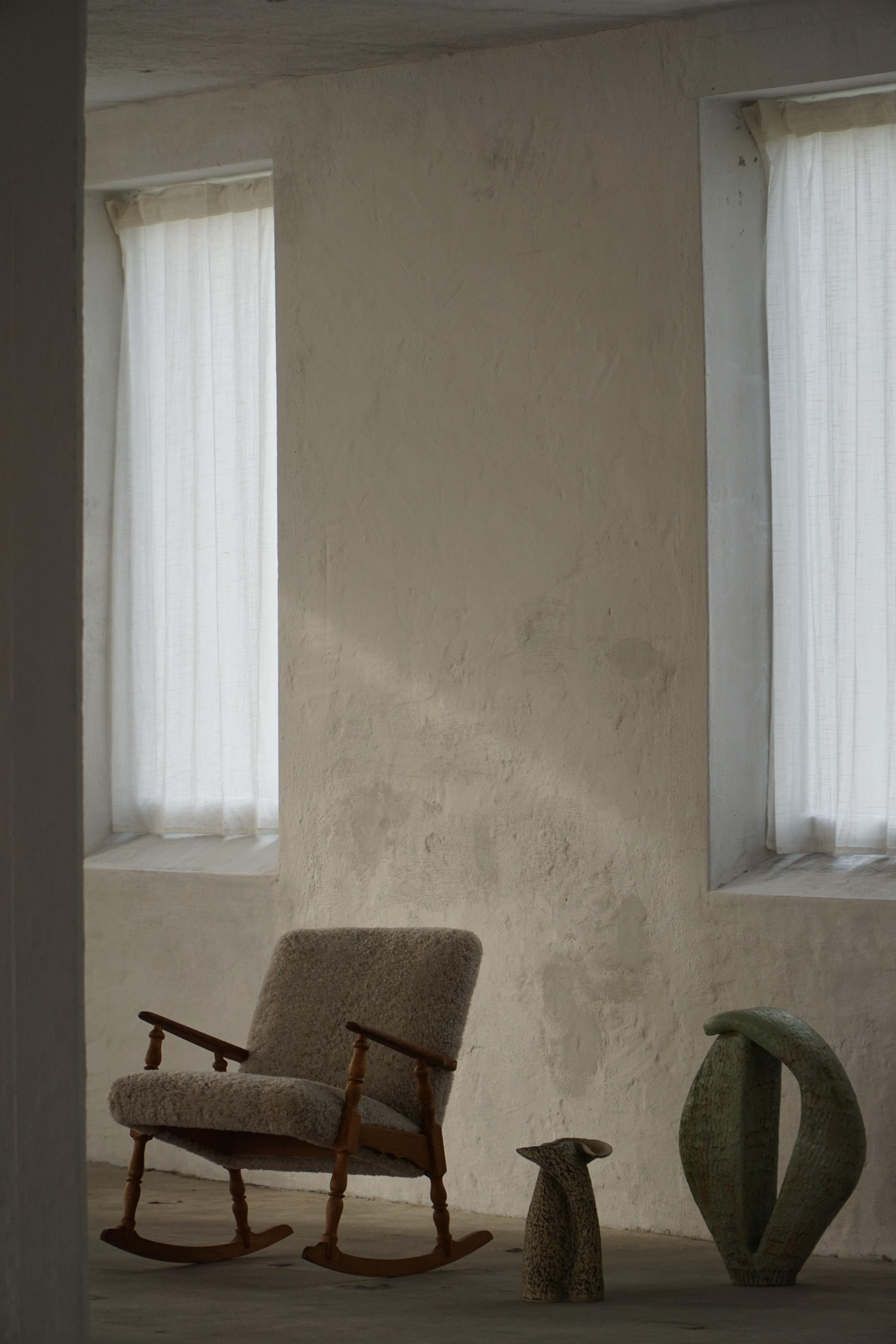 Chaise à bascule Henning Kjærnulf en Oak, assise et dossier rembourrés, années 1960 en vente 3