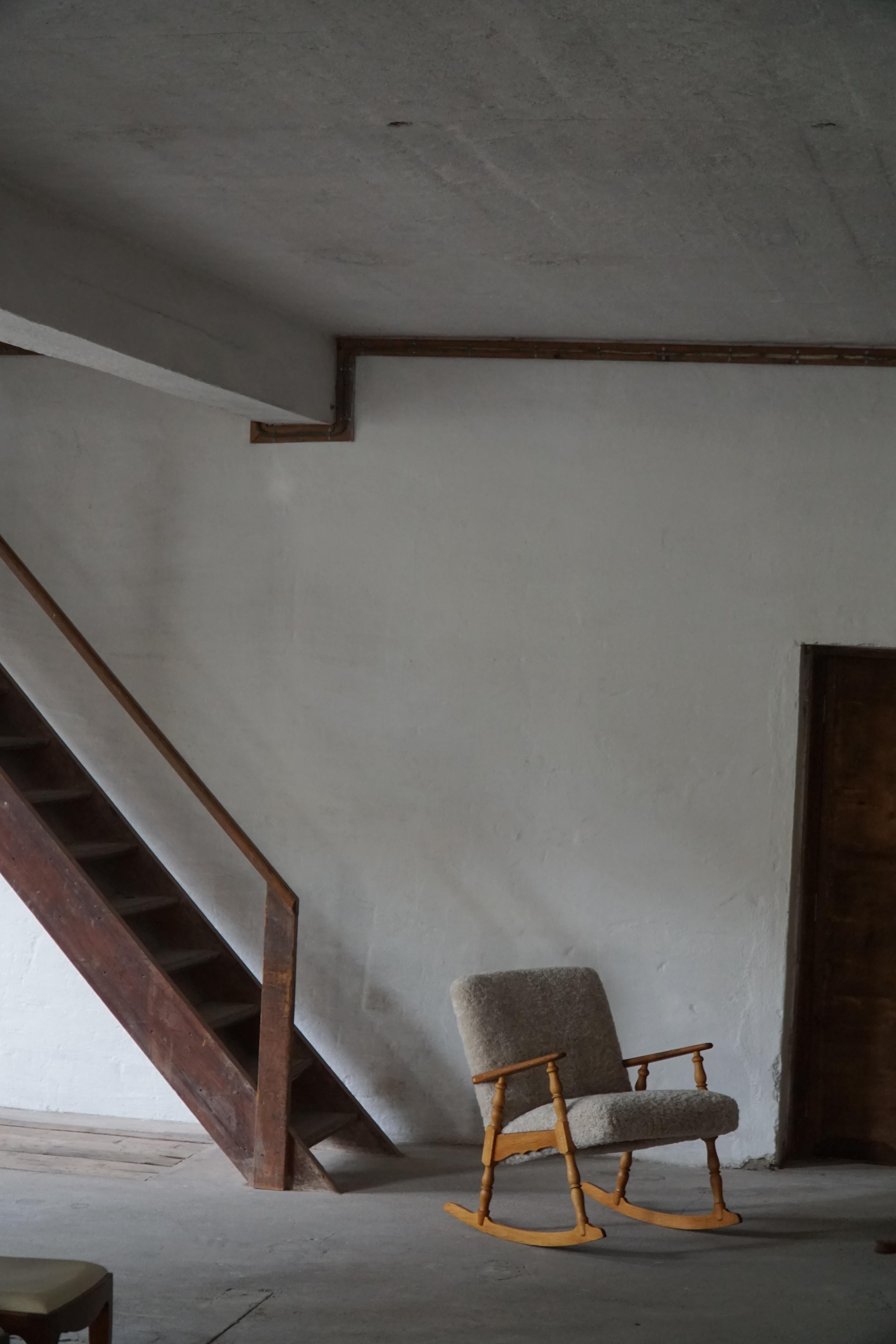 Chaise à bascule Henning Kjærnulf en Oak, assise et dossier rembourrés, années 1960 en vente 5