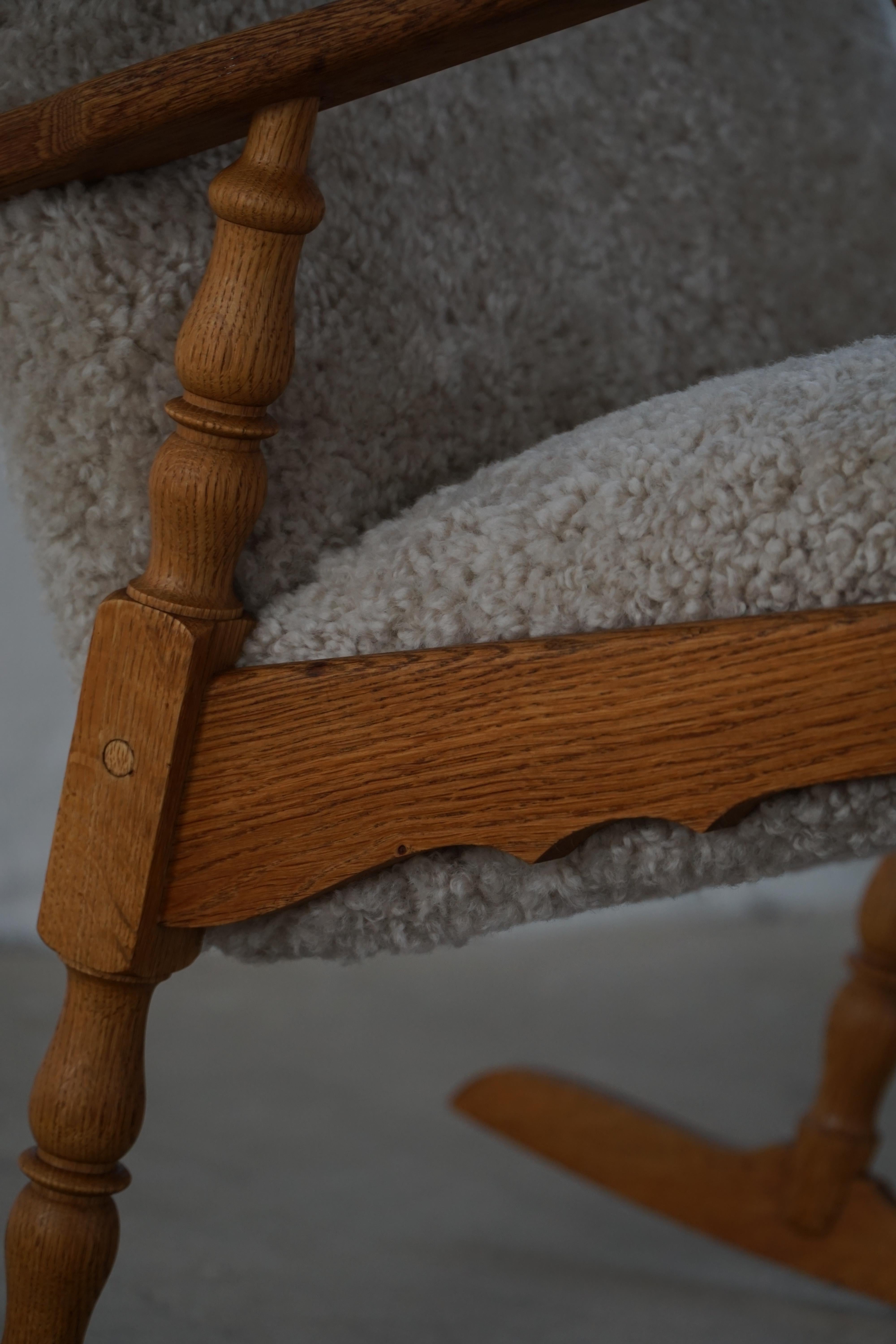 Chaise à bascule Henning Kjærnulf en Oak, assise et dossier rembourrés, années 1960 en vente 10