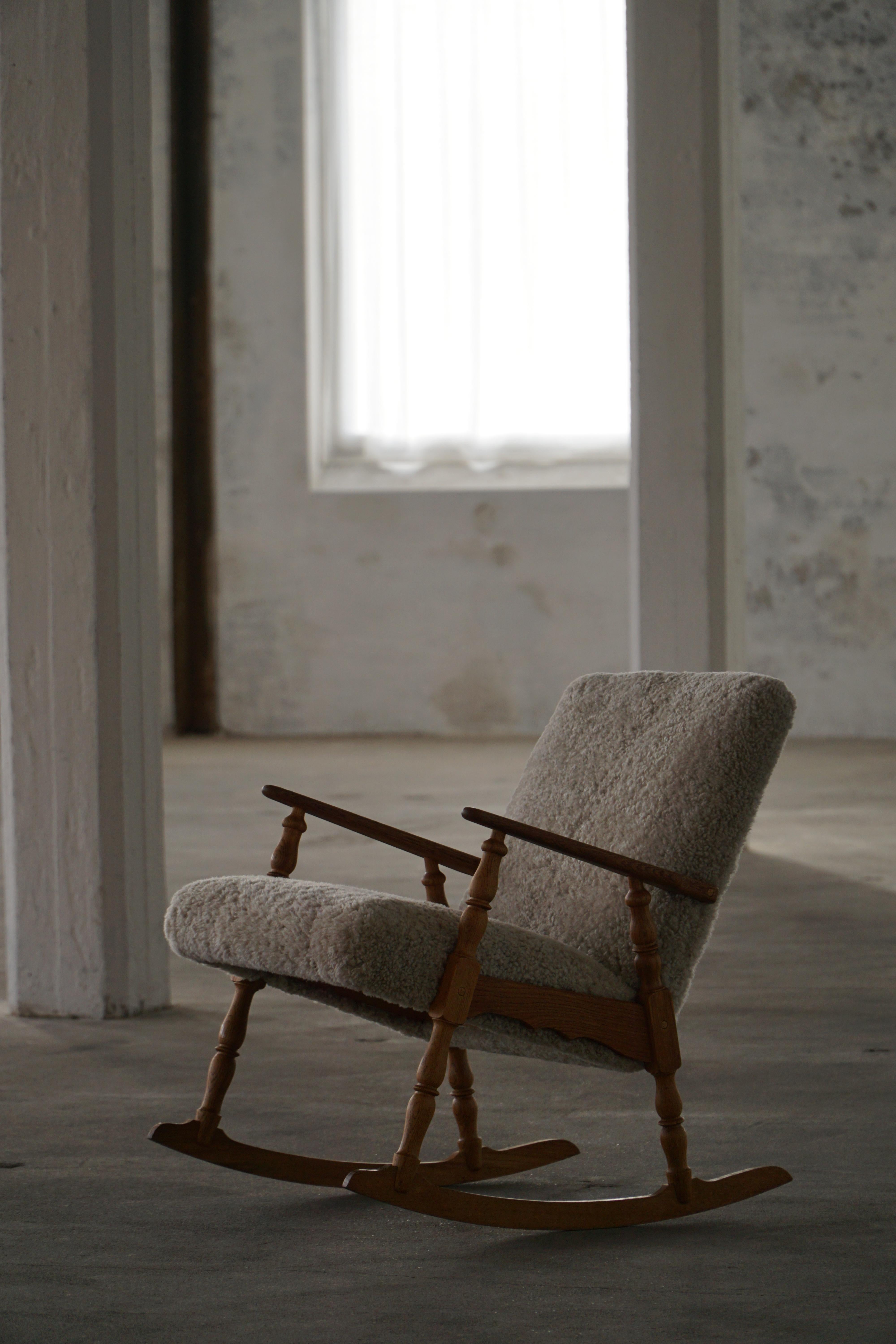 Chaise à bascule Henning Kjærnulf en Oak, assise et dossier rembourrés, années 1960 en vente 11