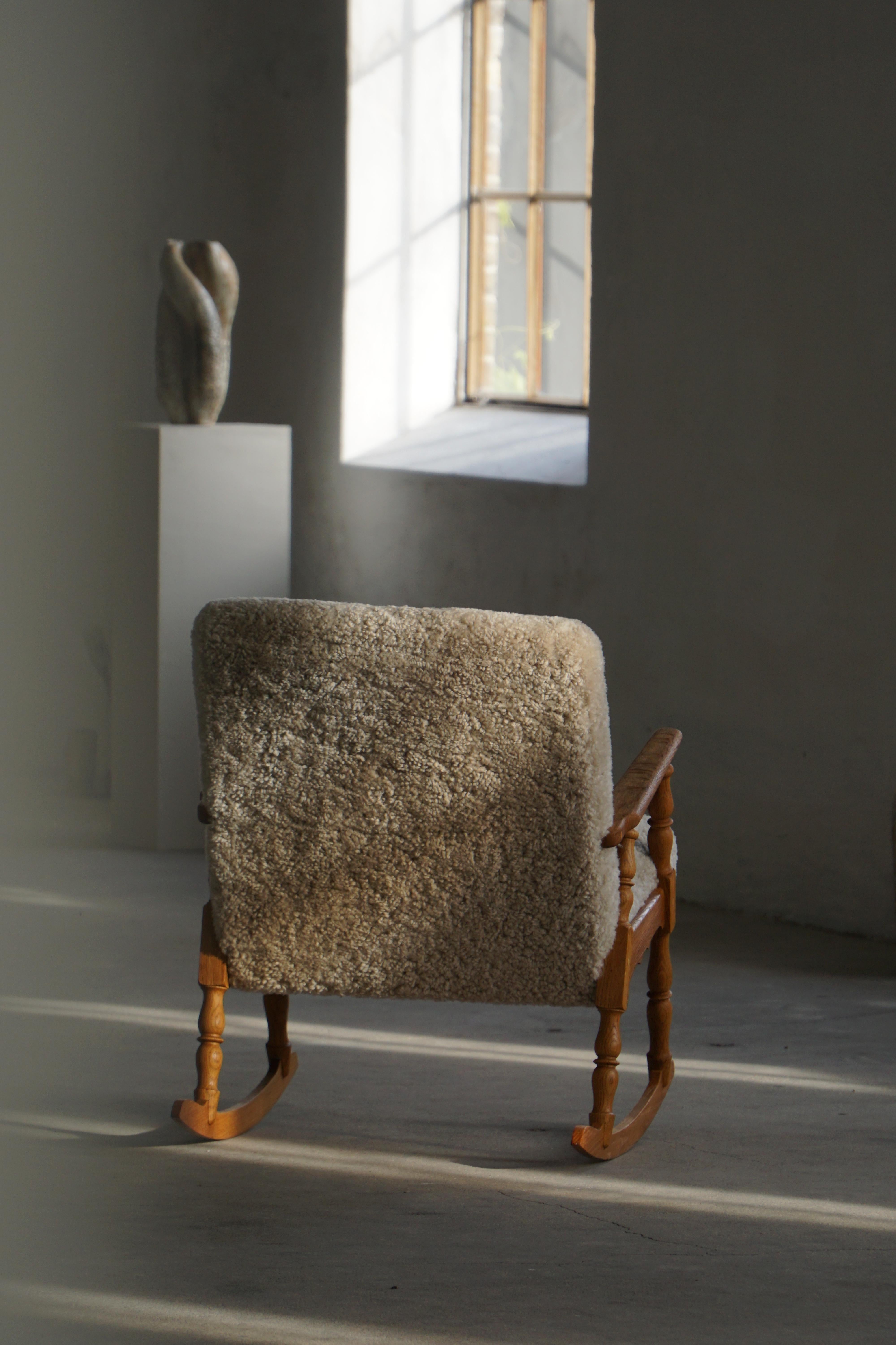 Chaise à bascule Henning Kjærnulf en Oak, assise et dossier rembourrés, années 1960 Bon état - En vente à Odense, DK