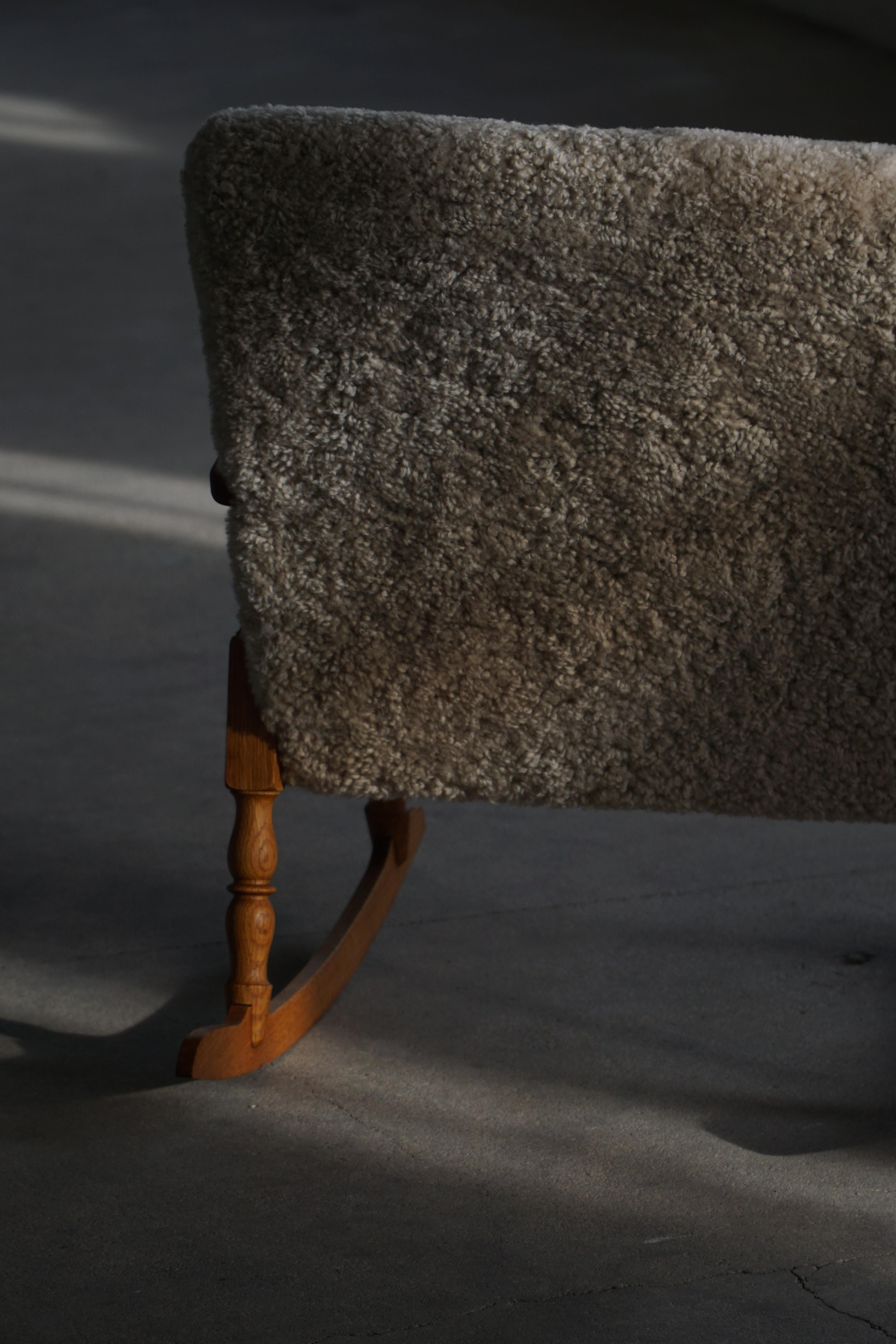 Chaise à bascule Henning Kjærnulf en Oak, assise et dossier rembourrés, années 1960 en vente 2