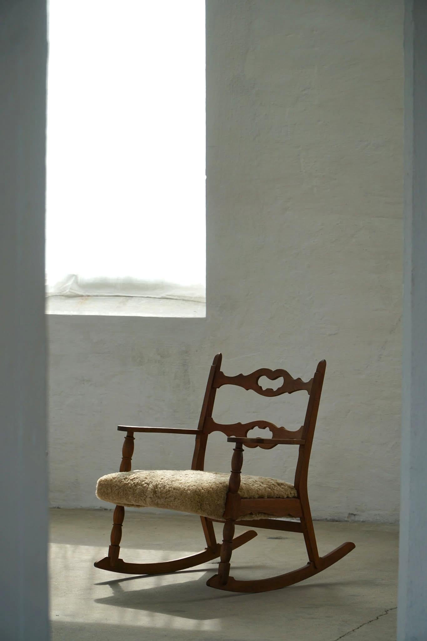 Henning Kjærnulf, Rocking Chair in Oak, Seat Reupholstered in Lambswool, 1960s en venta 8