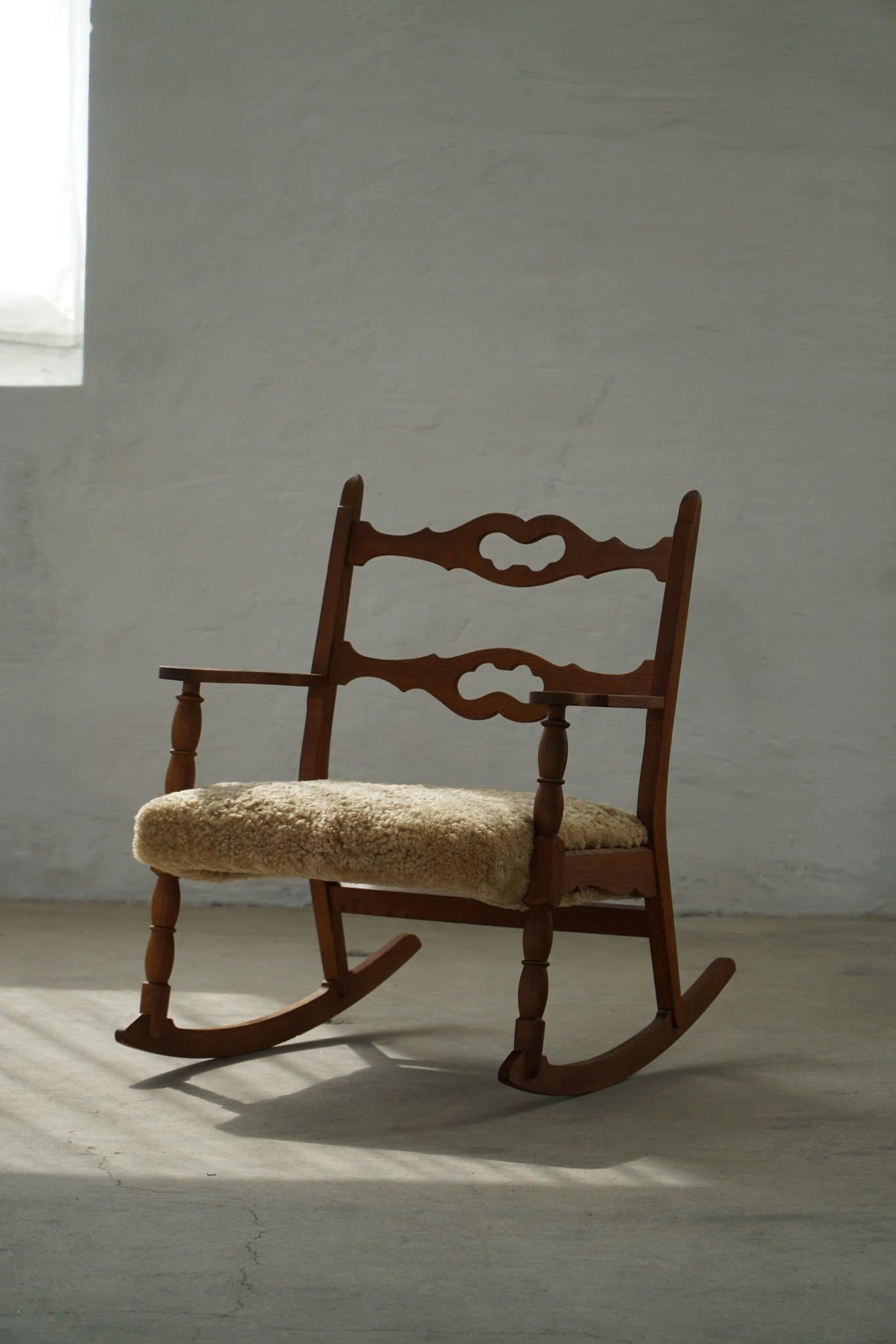 Henning Kjærnulf, Rocking Chair in Oak, Seat Reupholstered in Lambswool, 1960s Escandinavo moderno en venta