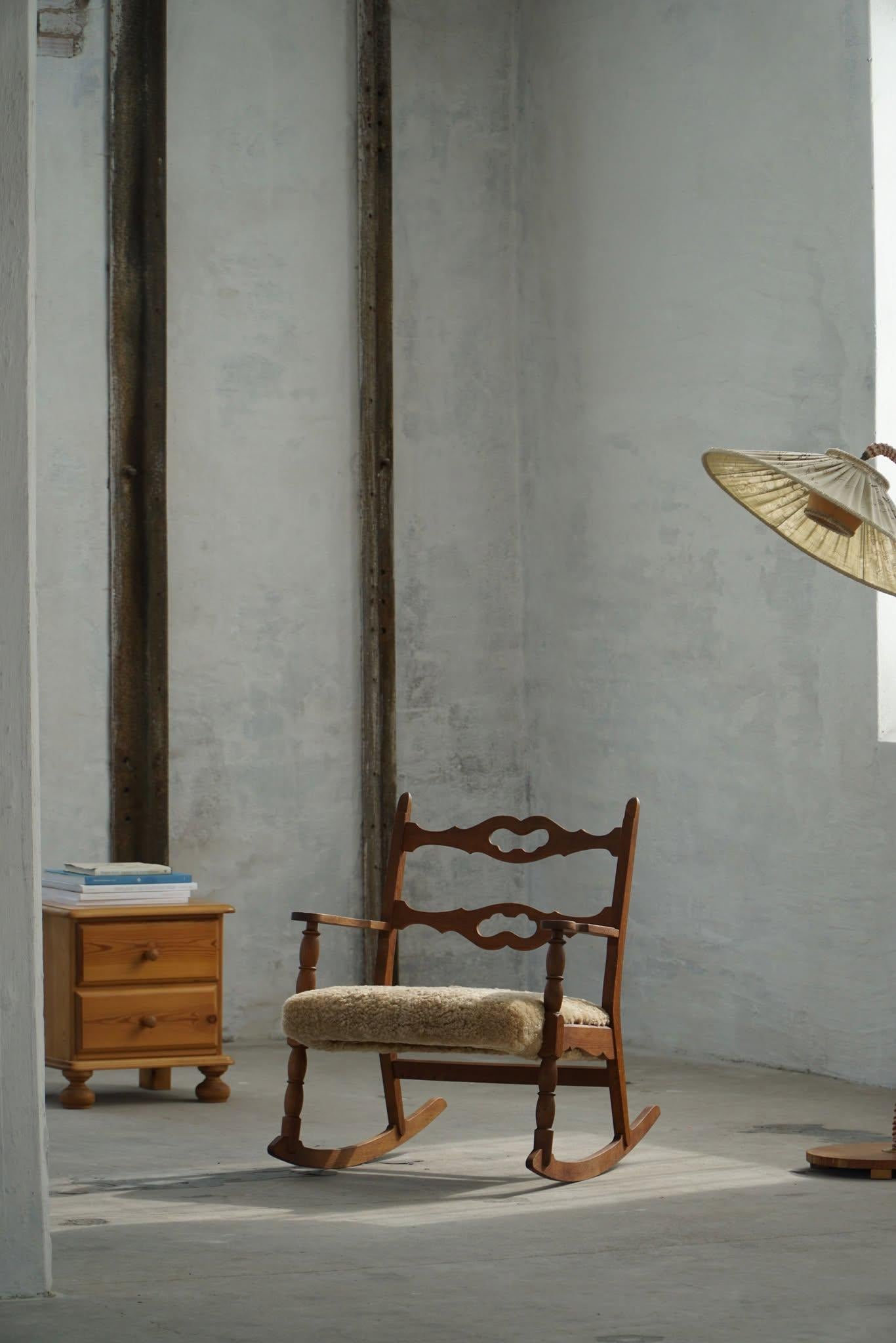 Henning Kjærnulf, Rocking Chair in Oak, Seat Reupholstered in Lambswool, 1960s Danés en venta
