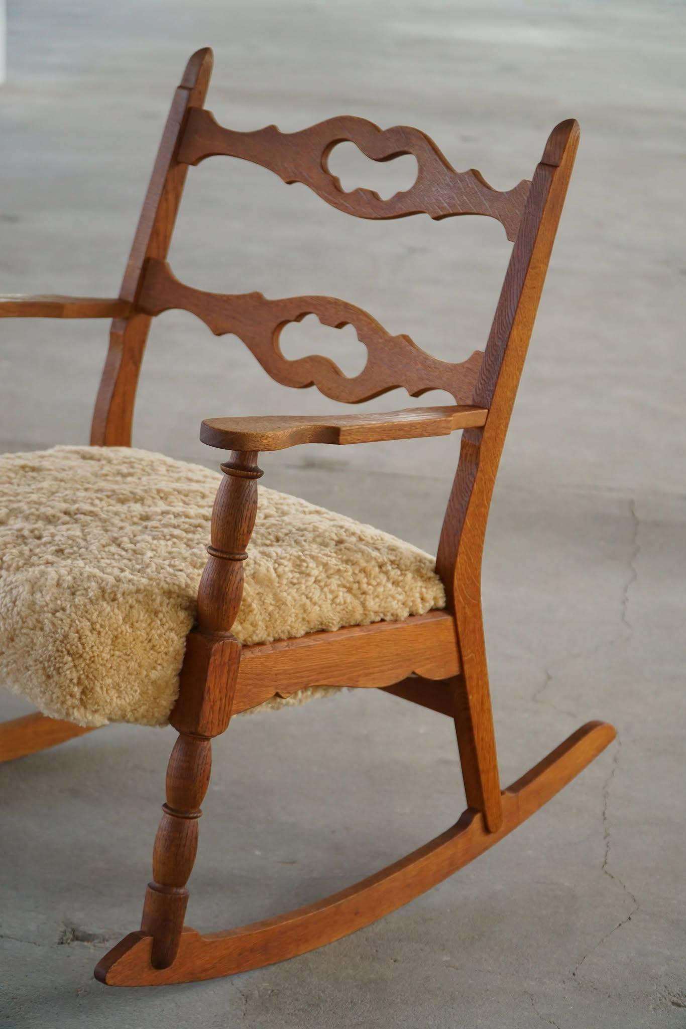 Henning Kjærnulf, Rocking Chair in Oak, Seat Reupholstered in Lambswool, 1960s en Bueno estado para la venta en Odense, DK