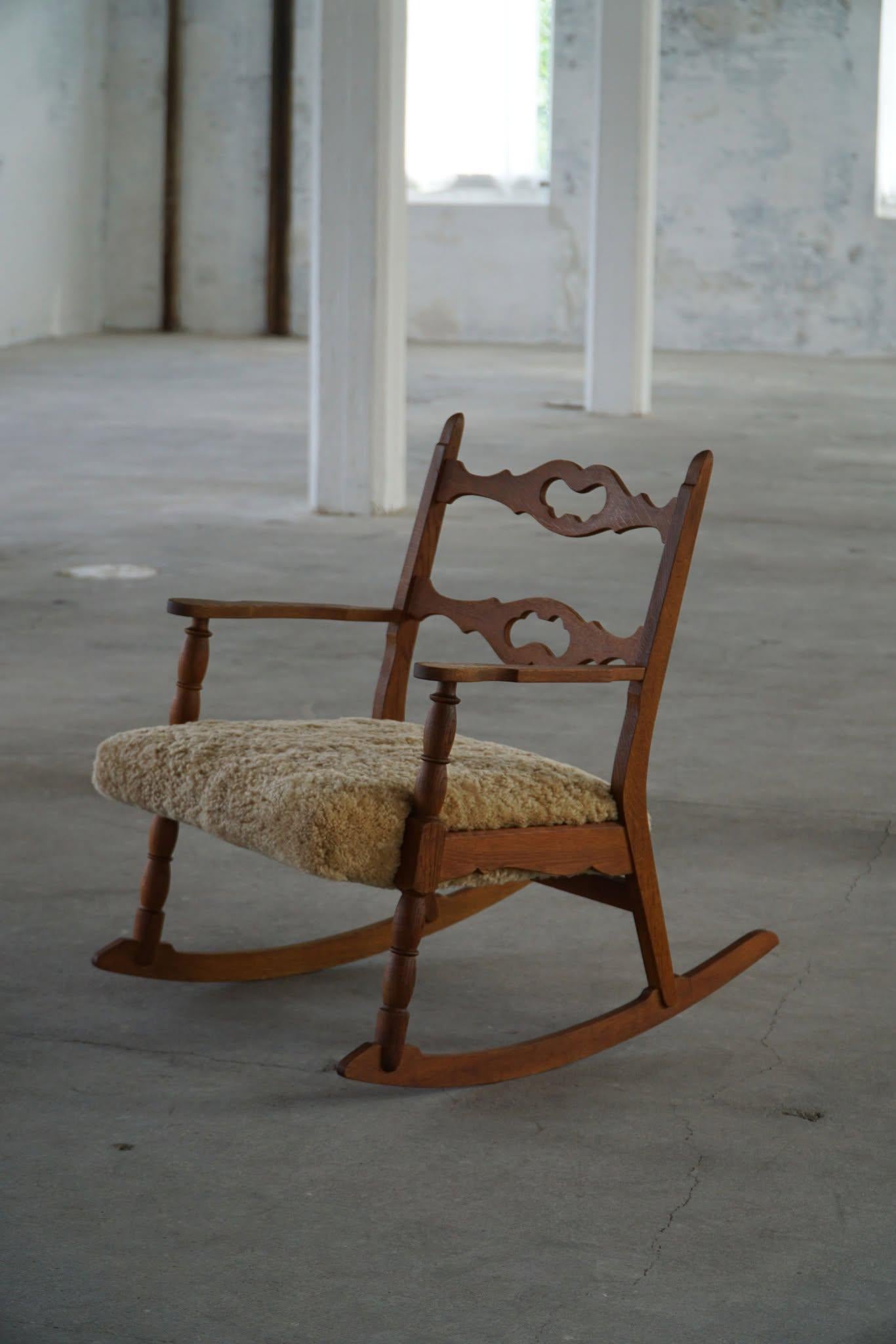 Henning Kjærnulf, Rocking Chair in Oak, Seat Reupholstered in Lambswool, 1960s siglo XX en venta