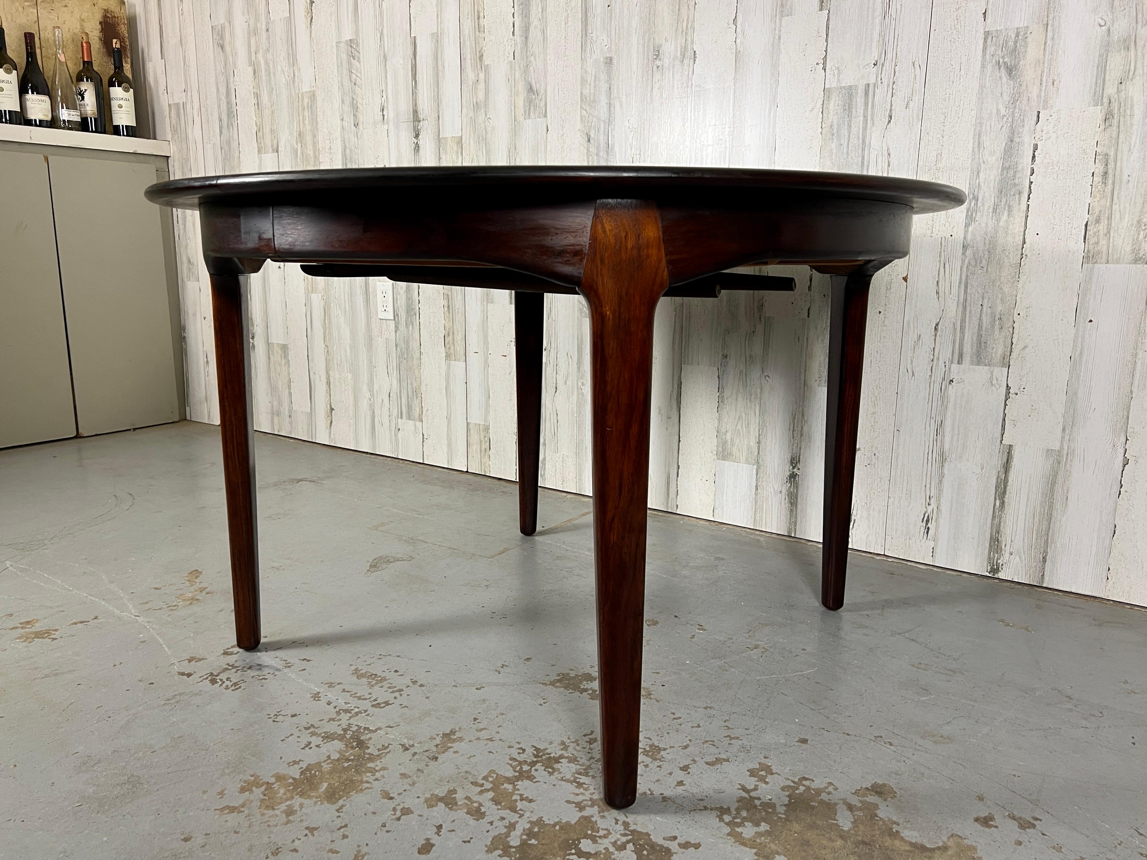  Henning Kjærnulf Round Rosewood Dining Table Model 62 for Sorø Stolefabrik For Sale 4