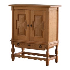 Henning Kjærnulf, armoire sculpturale en chêne, modernité danoise du milieu du siècle, années 1960