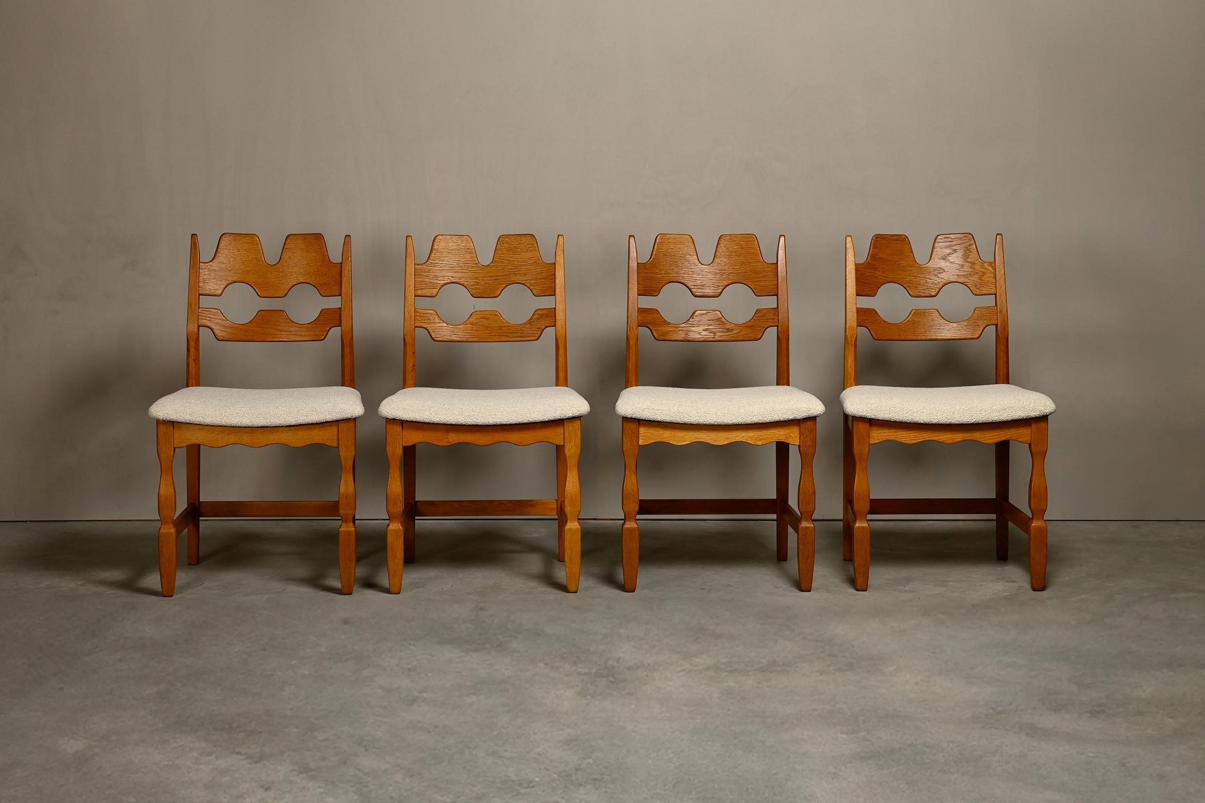 Mid-20th Century Henning Kjærnulf Set of 4 Razorblade Dining Chairs in Off-White Bouclé and Oak