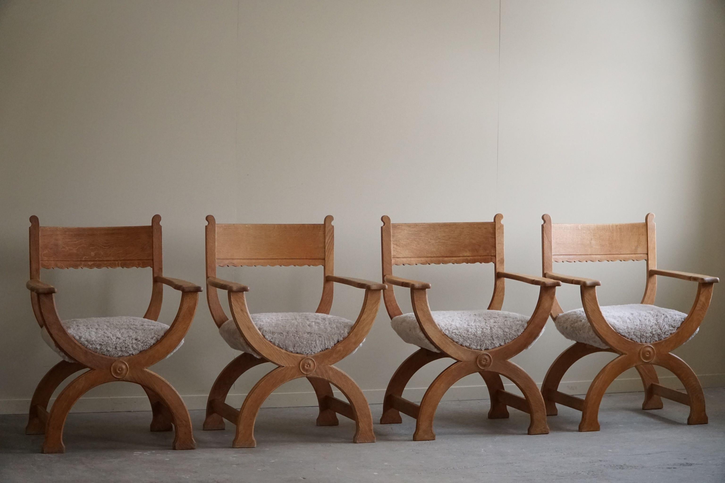 Henning Kjærnulf, 6 Sessel aus Eiche und Lammfell, Mid Century Modern 1960s (Skandinavische Moderne) im Angebot