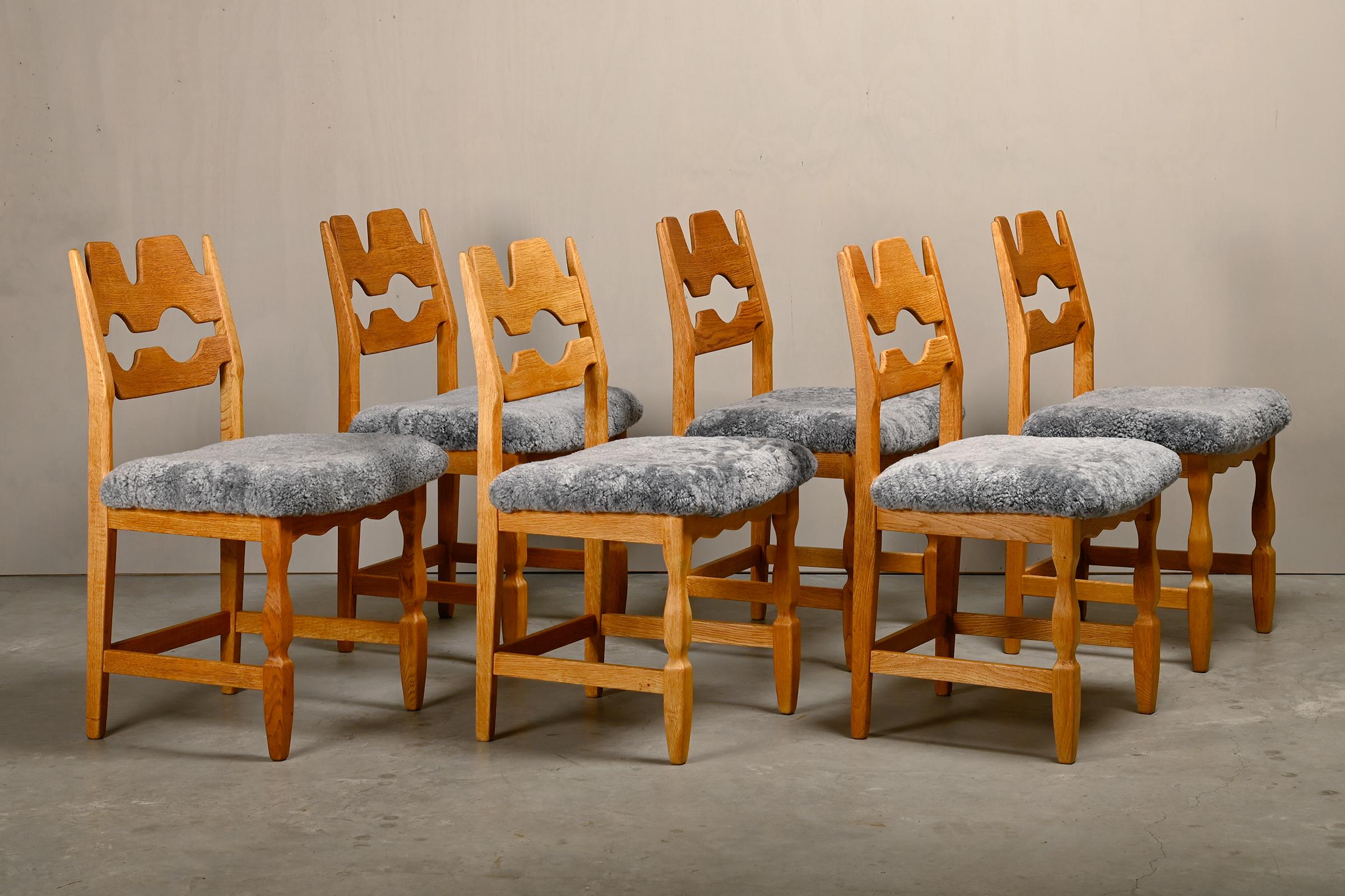 Henning Kjærnulf Satz von 6 Razorblade Esszimmerstühlen in Lambswool und OAK, 1960er Jahre (Skandinavische Moderne) im Angebot