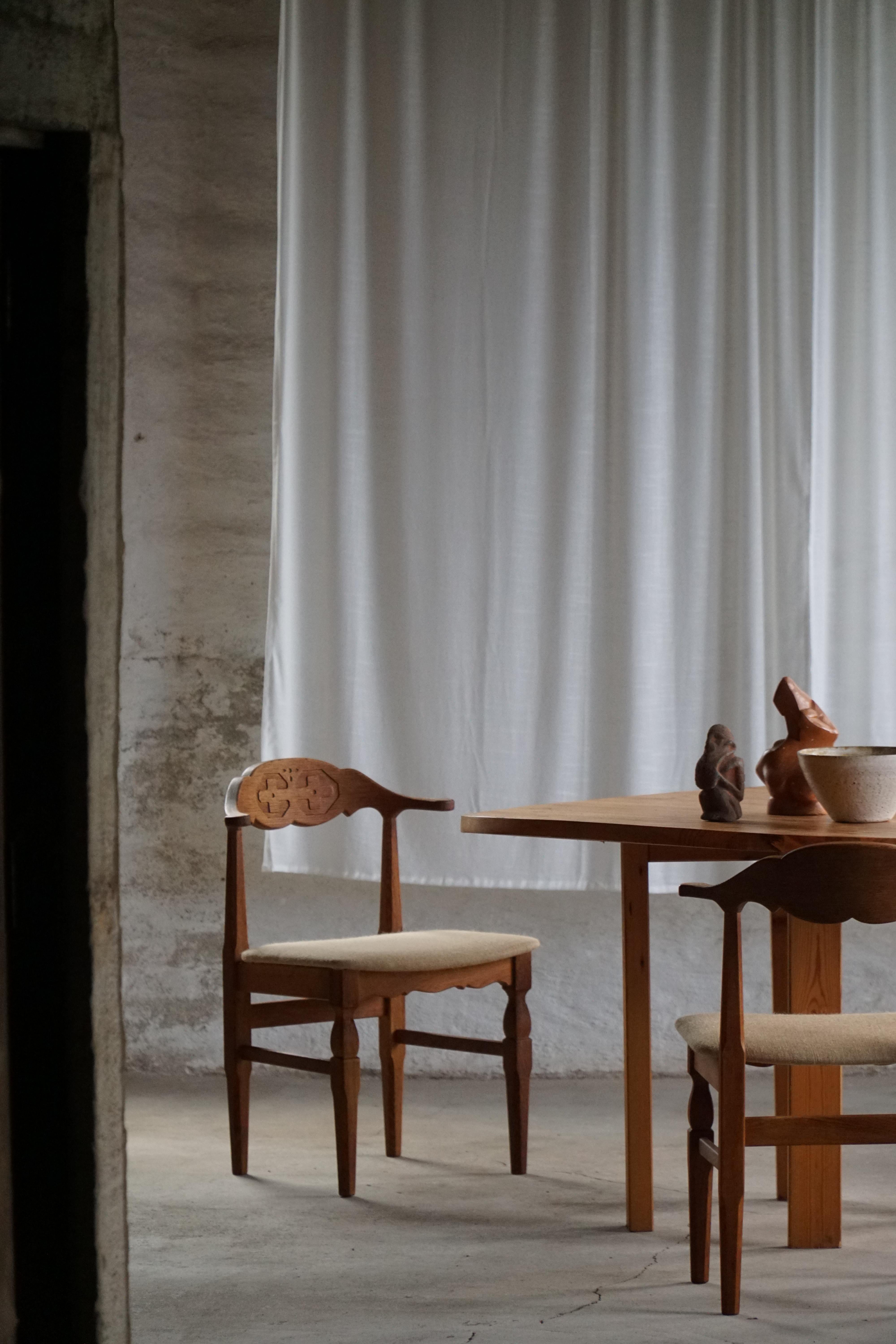 #Henning Kjærnulf, ensemble de 8 chaises en Oak Oak et Hessian, milieu du siècle danois, années 1960 en vente 3