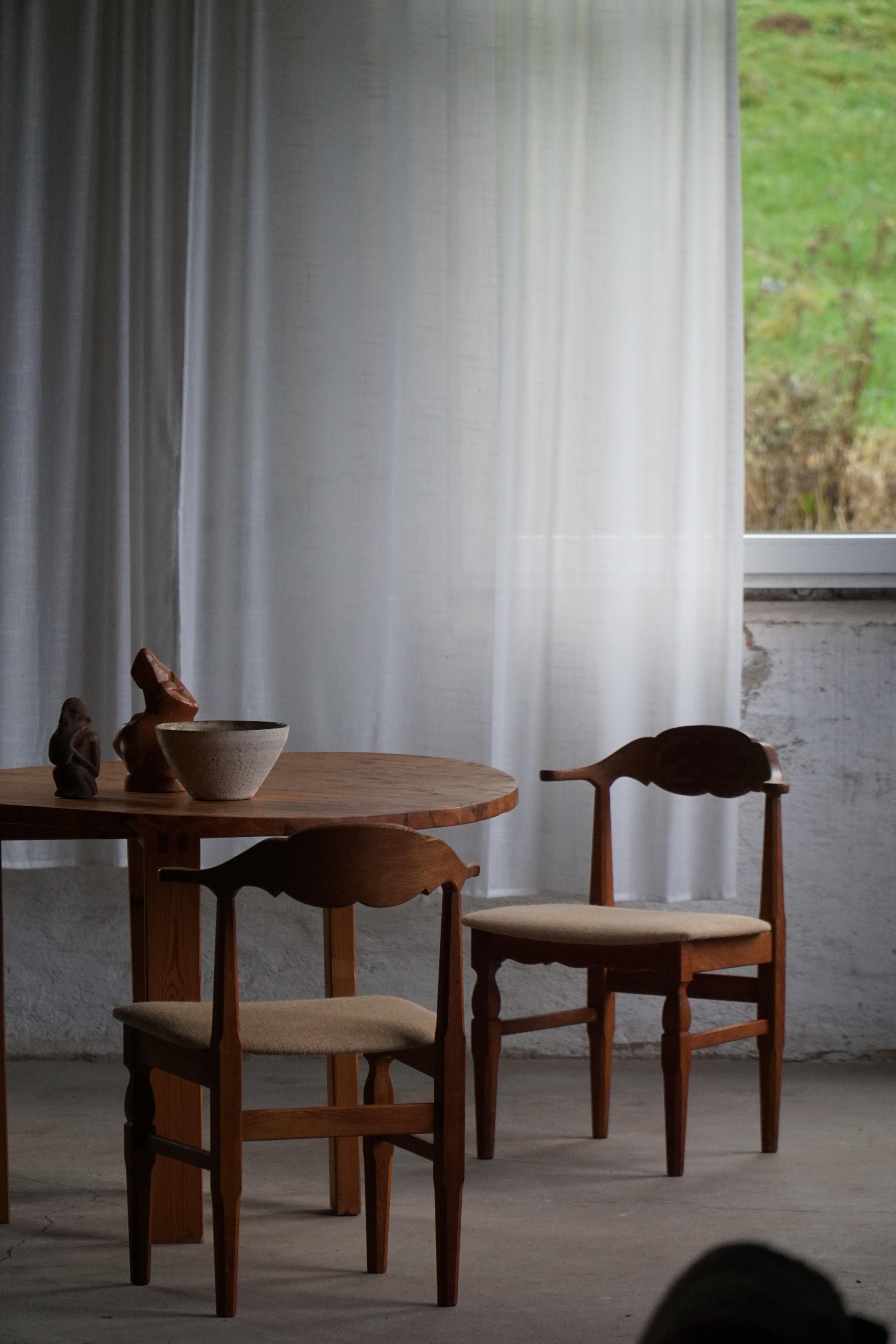 #Henning Kjærnulf, ensemble de 8 chaises en Oak Oak et Hessian, milieu du siècle danois, années 1960 en vente 7