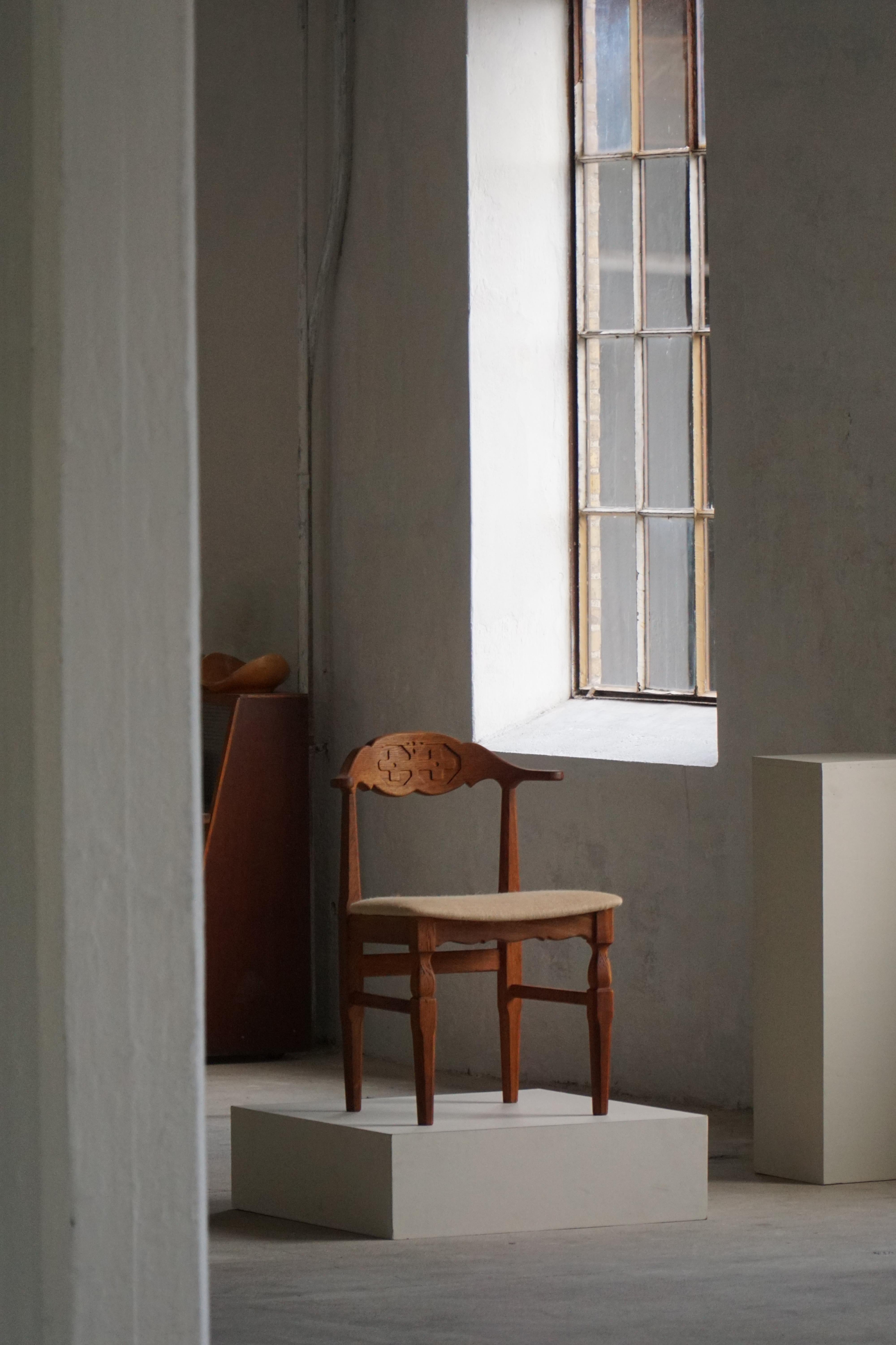 Brutalisme #Henning Kjærnulf, ensemble de 8 chaises en Oak Oak et Hessian, milieu du siècle danois, années 1960 en vente