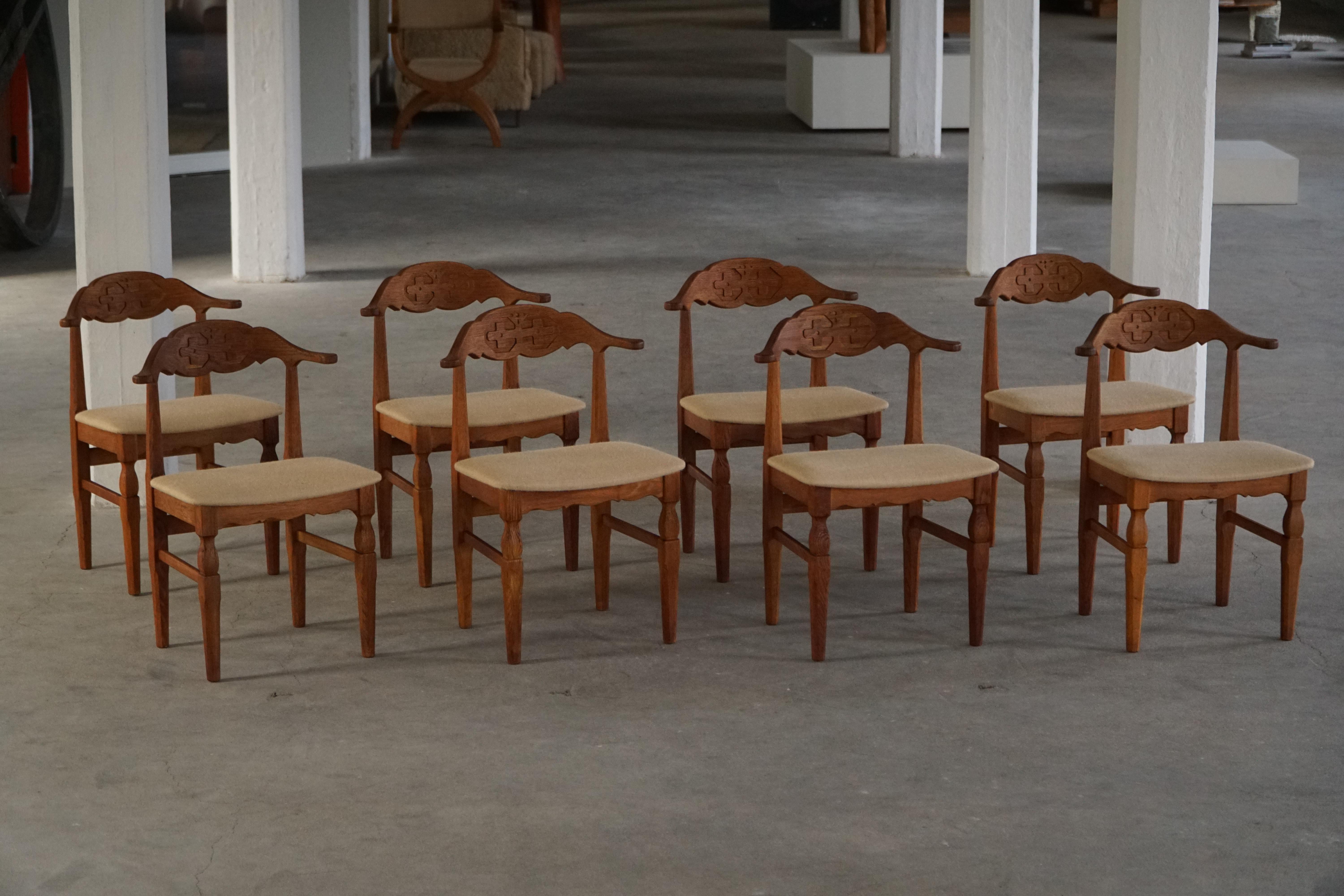 #Henning Kjærnulf, ensemble de 8 chaises en Oak Oak et Hessian, milieu du siècle danois, années 1960 Bon état - En vente à Odense, DK