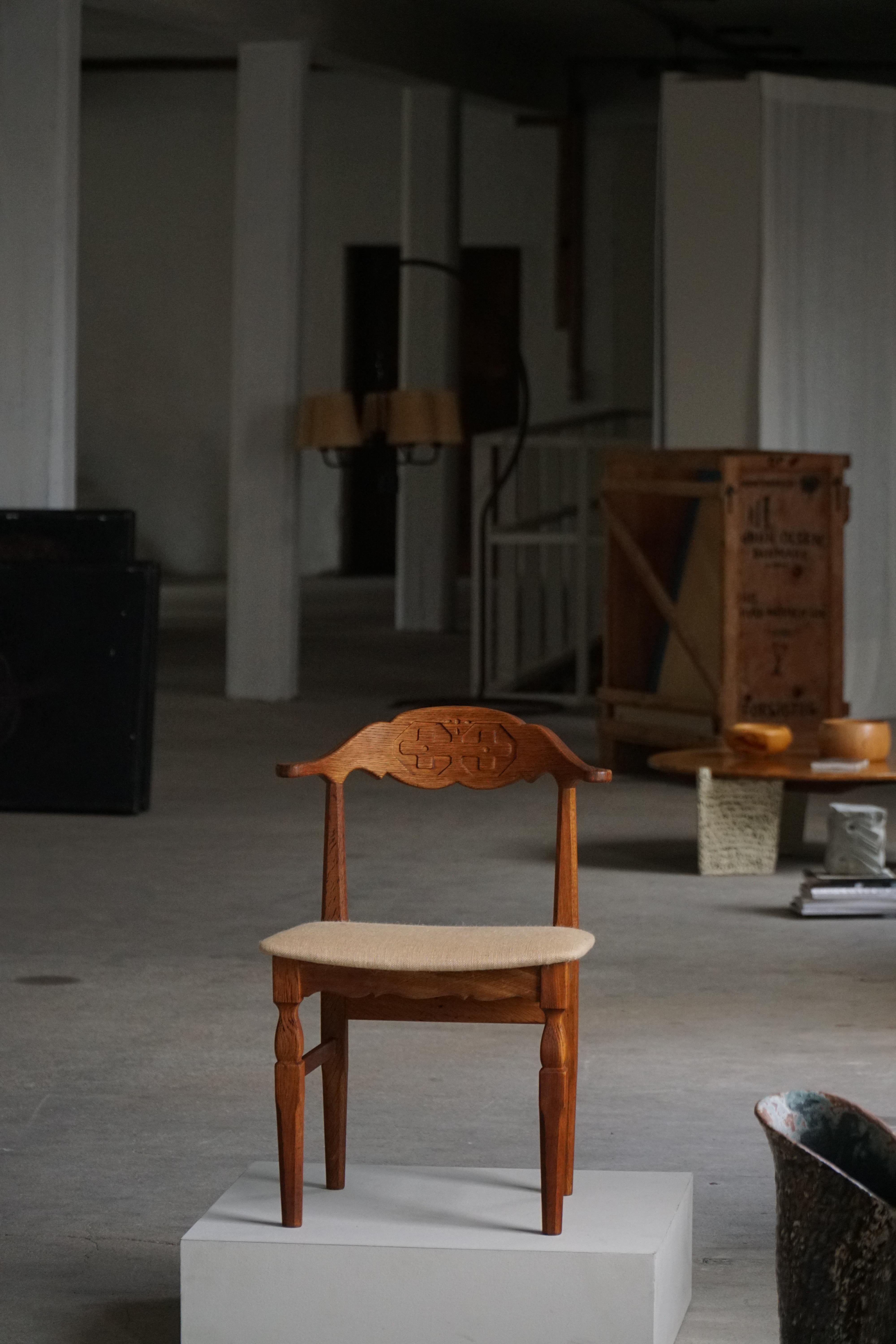 20ième siècle #Henning Kjærnulf, ensemble de 8 chaises en Oak Oak et Hessian, milieu du siècle danois, années 1960 en vente