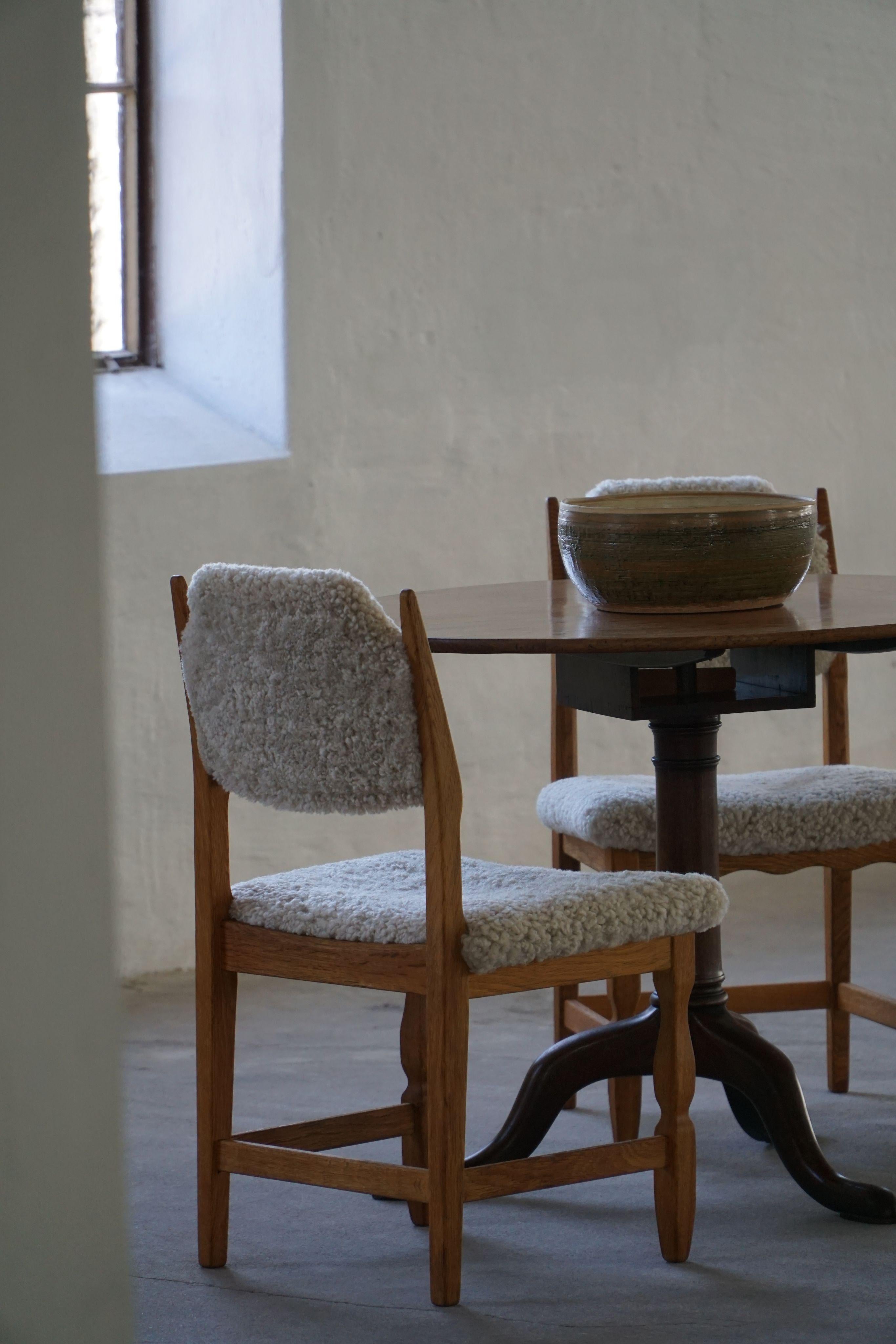 Henning Kjærnulf, Set of 8 Chairs, Oak & Lambswool, Mid Century Modern, 1960s In Good Condition For Sale In Odense, DK